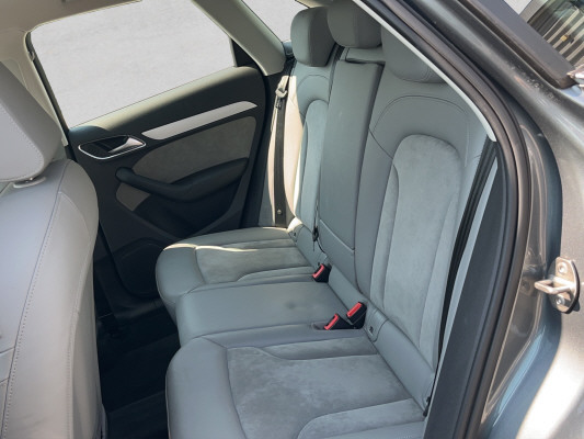 AUDI Q3 2.0 TDI quattro-image-12