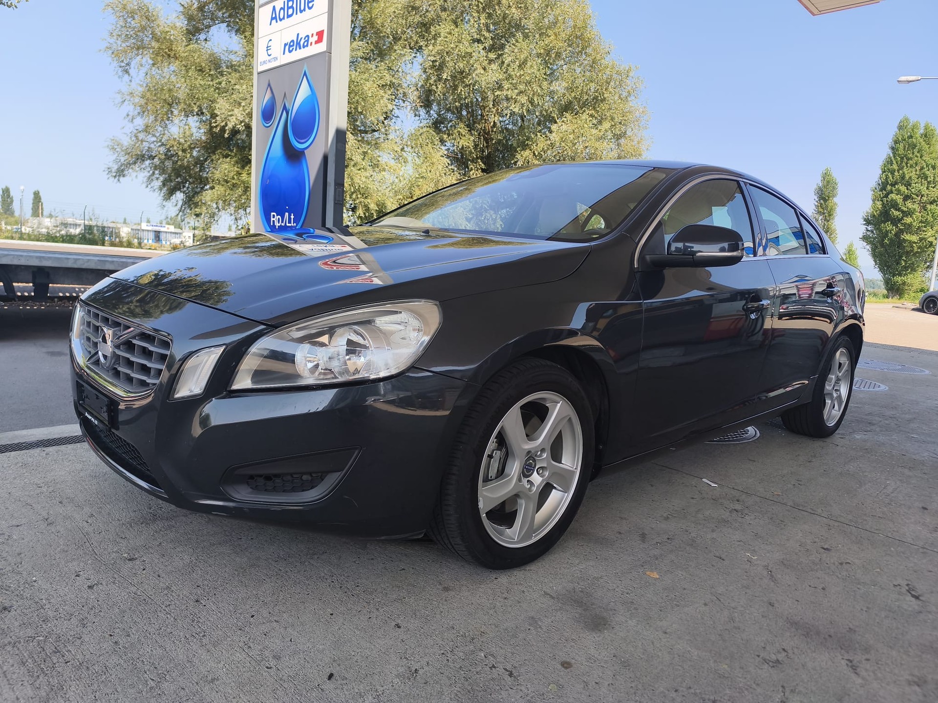 VOLVO S60 D5 Summum Geartronic-showroom-element-1