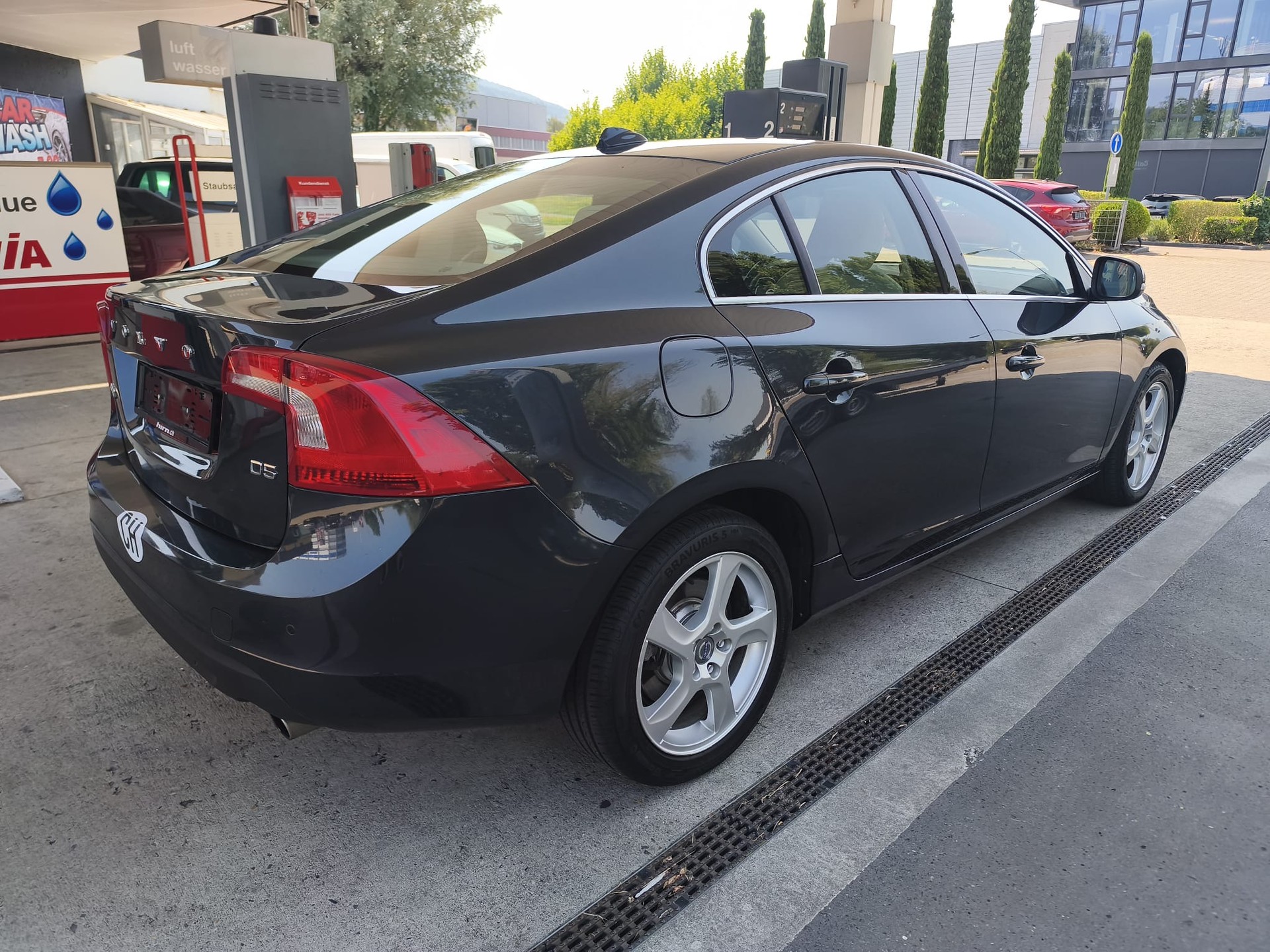 VOLVO S60 D5 Summum Geartronic-showroom-element-3