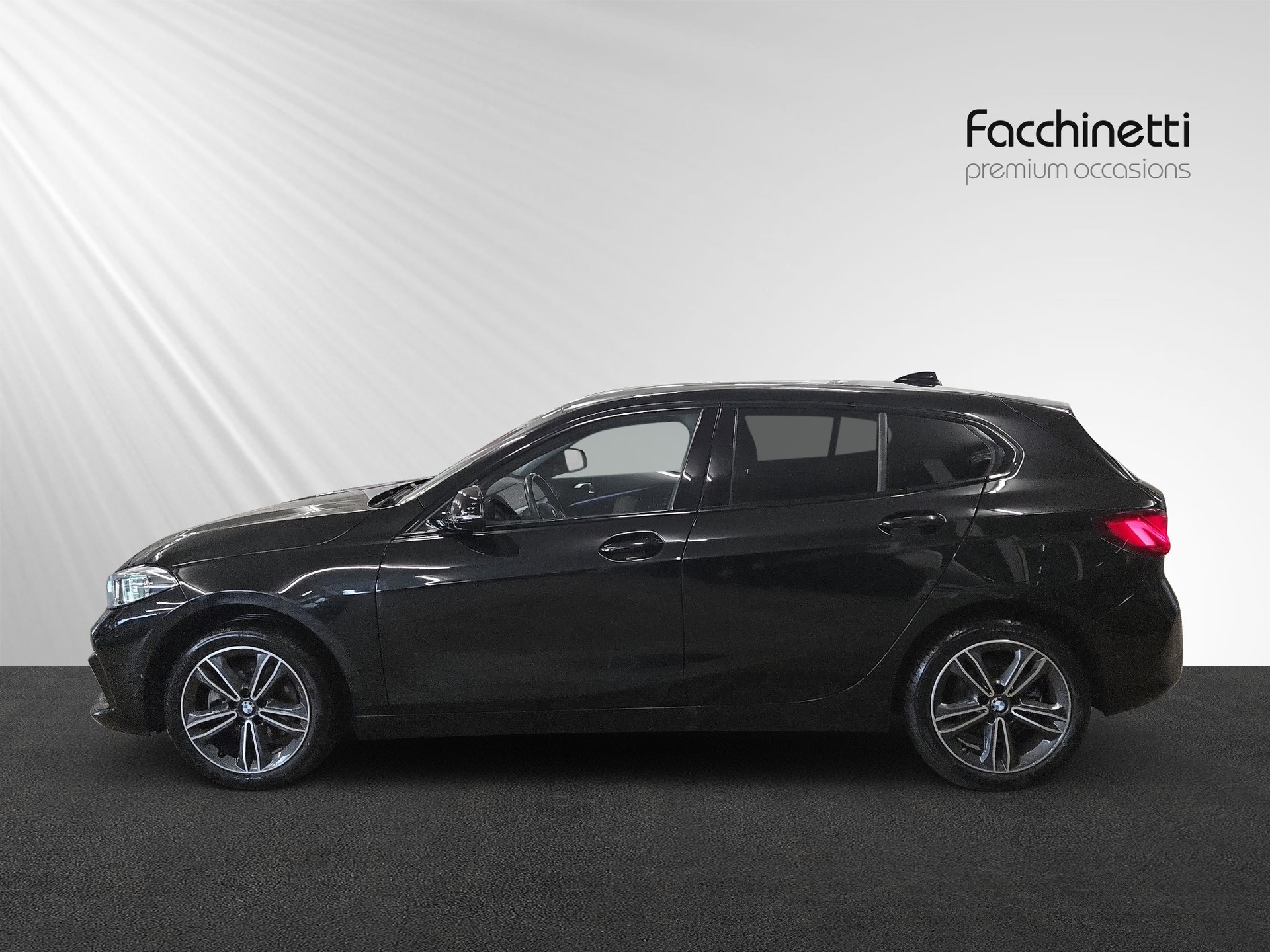 BMW 118i Sport Line Steptronic-showroom-element-1