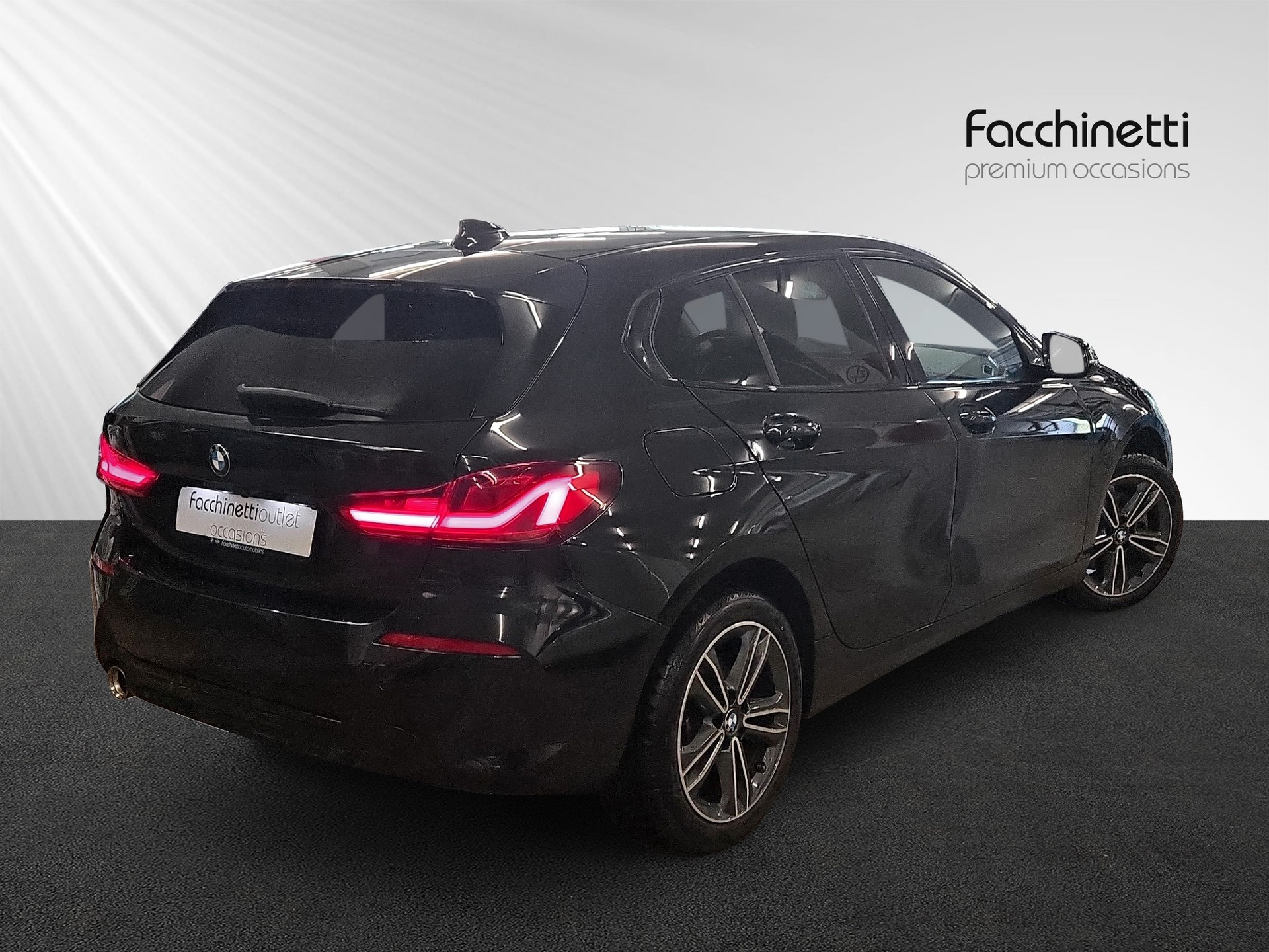 BMW 118i Sport Line Steptronic-showroom-element-2
