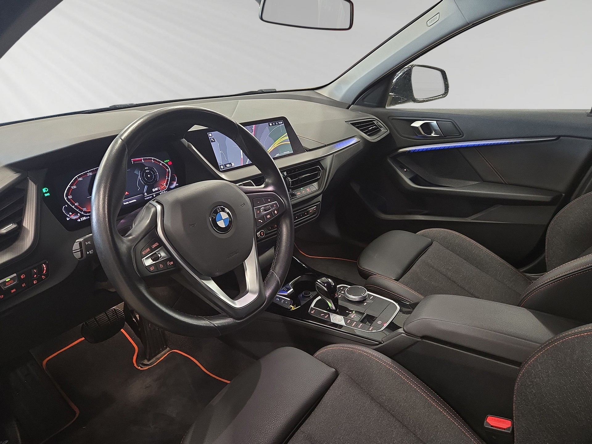 BMW 118i Sport Line Steptronic-showroom-element-3