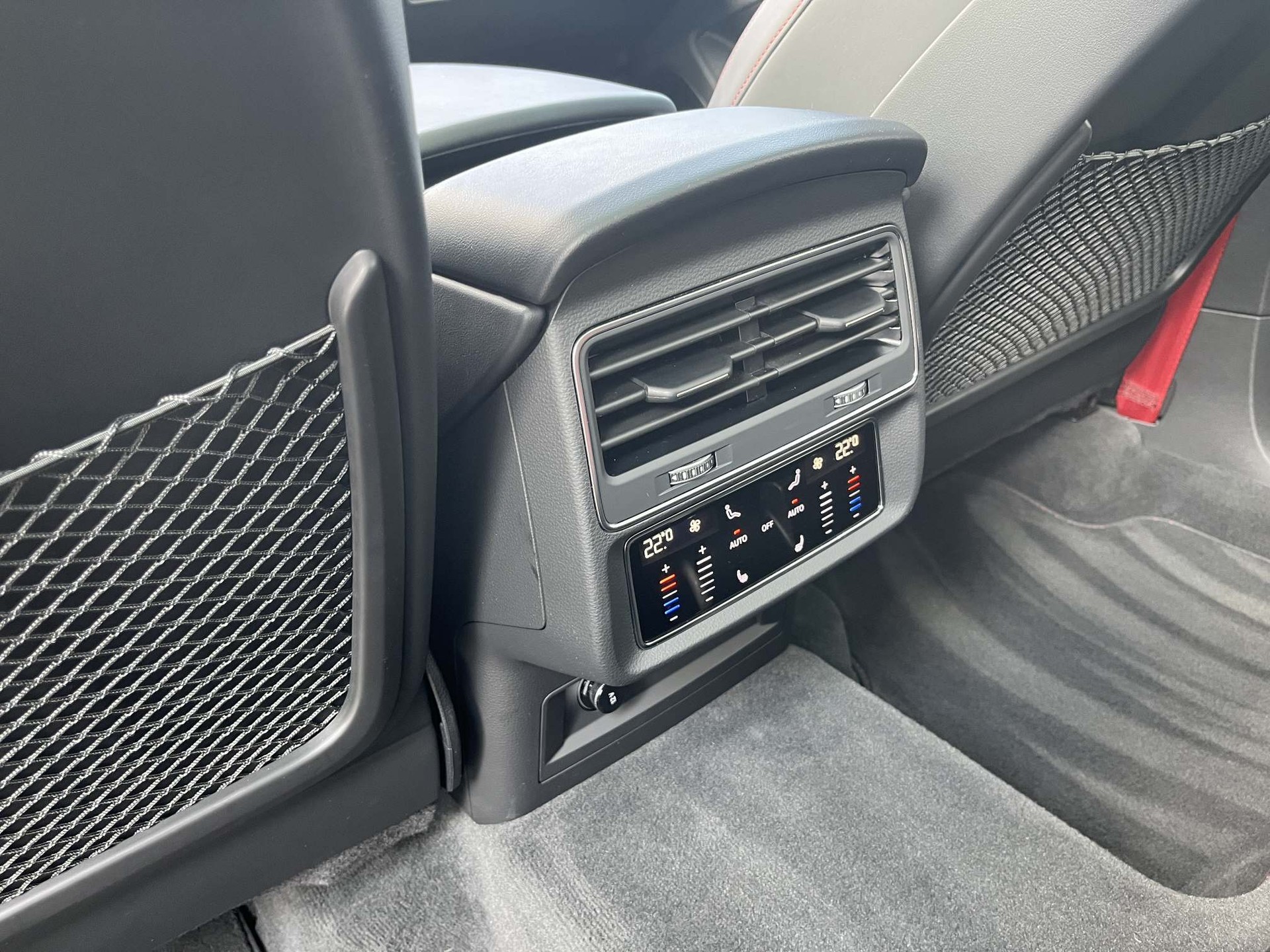 AUDI SQ7 4.0 V8 TFSI quattro T-Tronic-image-10