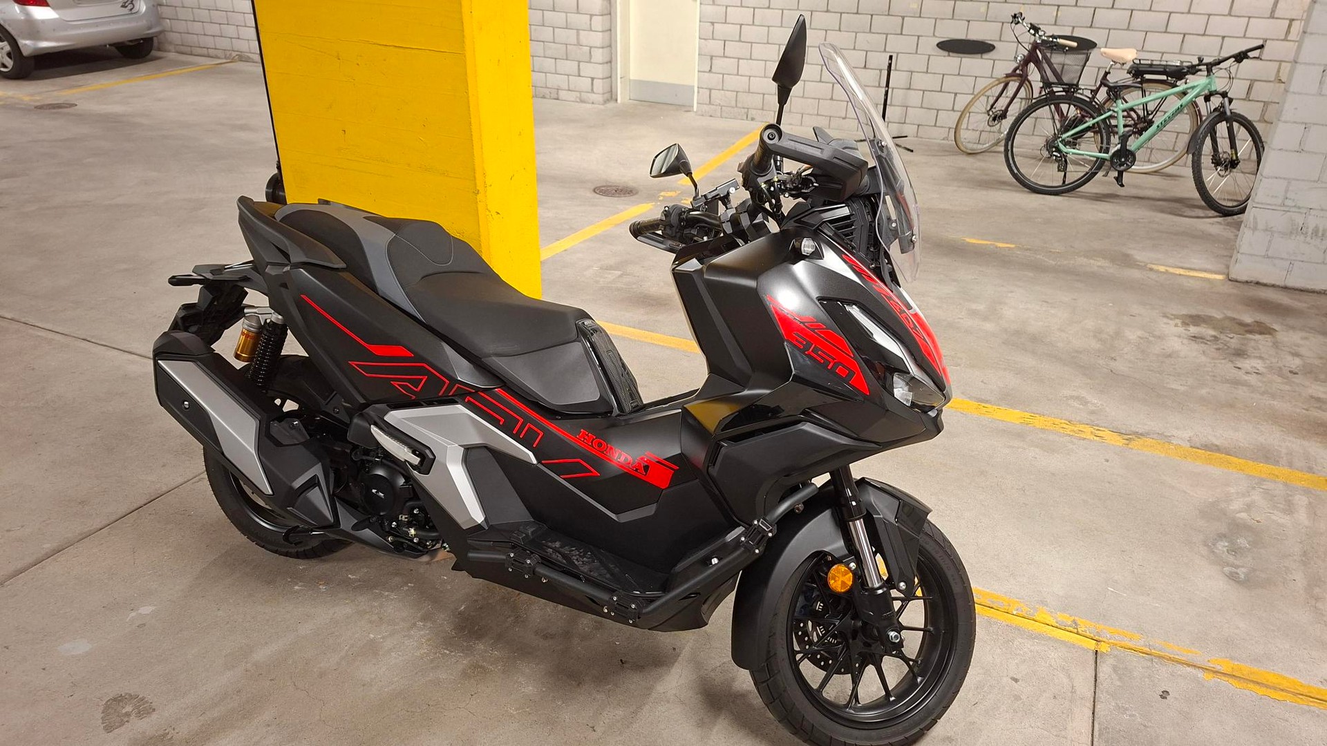 HONDA ADV 350-image-0