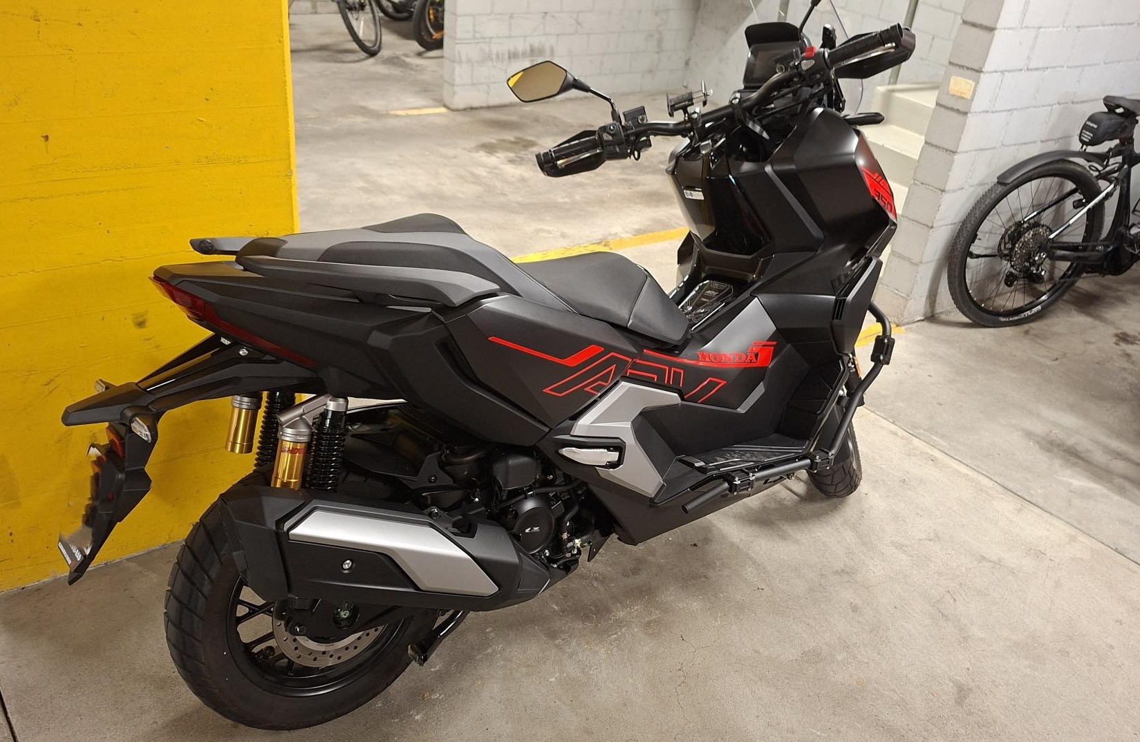 HONDA ADV 350-image-2