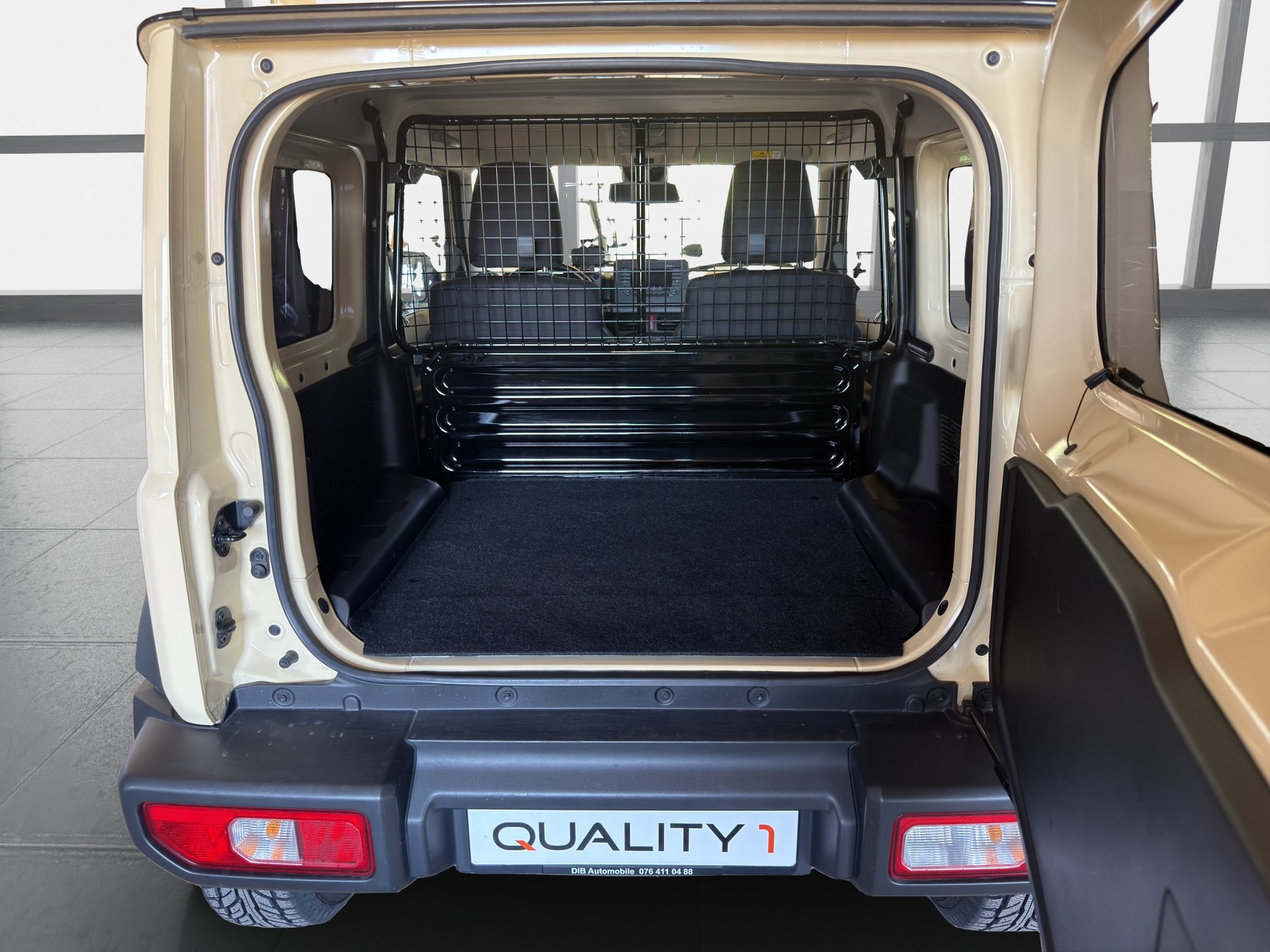 SUZUKI Jimny 1.5 Compact+ 4x4*TOP ZUSTAND*NUR 15000 KM*4X4 MIT UNTERSETZUNG*-image-5