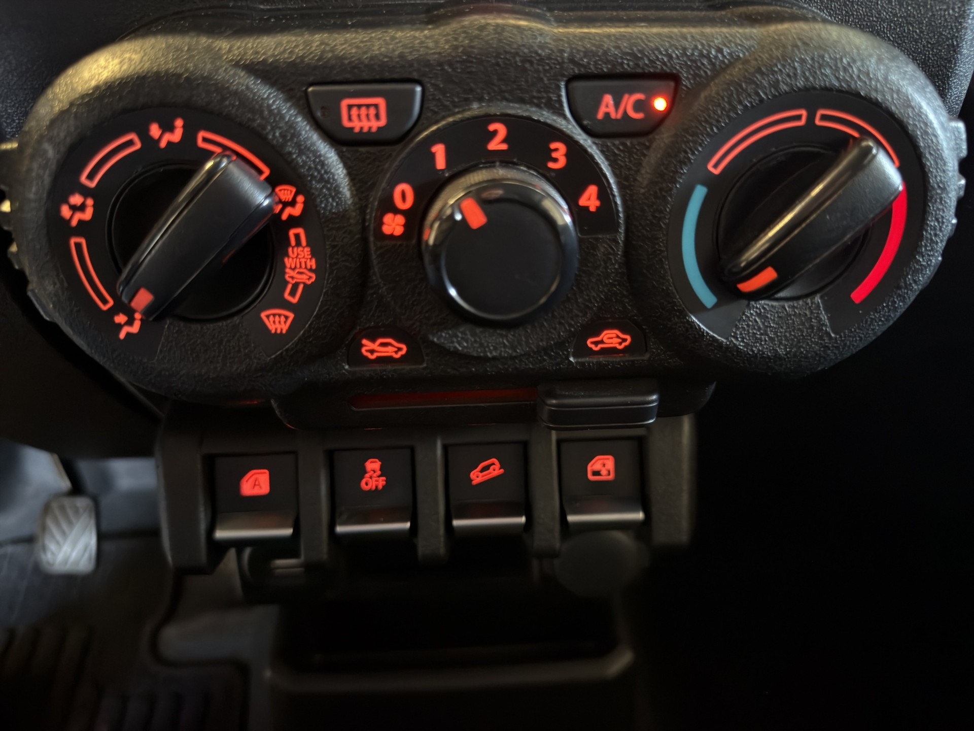 SUZUKI Jimny 1.5 Compact+ 4x4*TOP ZUSTAND*NUR 15000 KM*4X4 MIT UNTERSETZUNG*-image-10