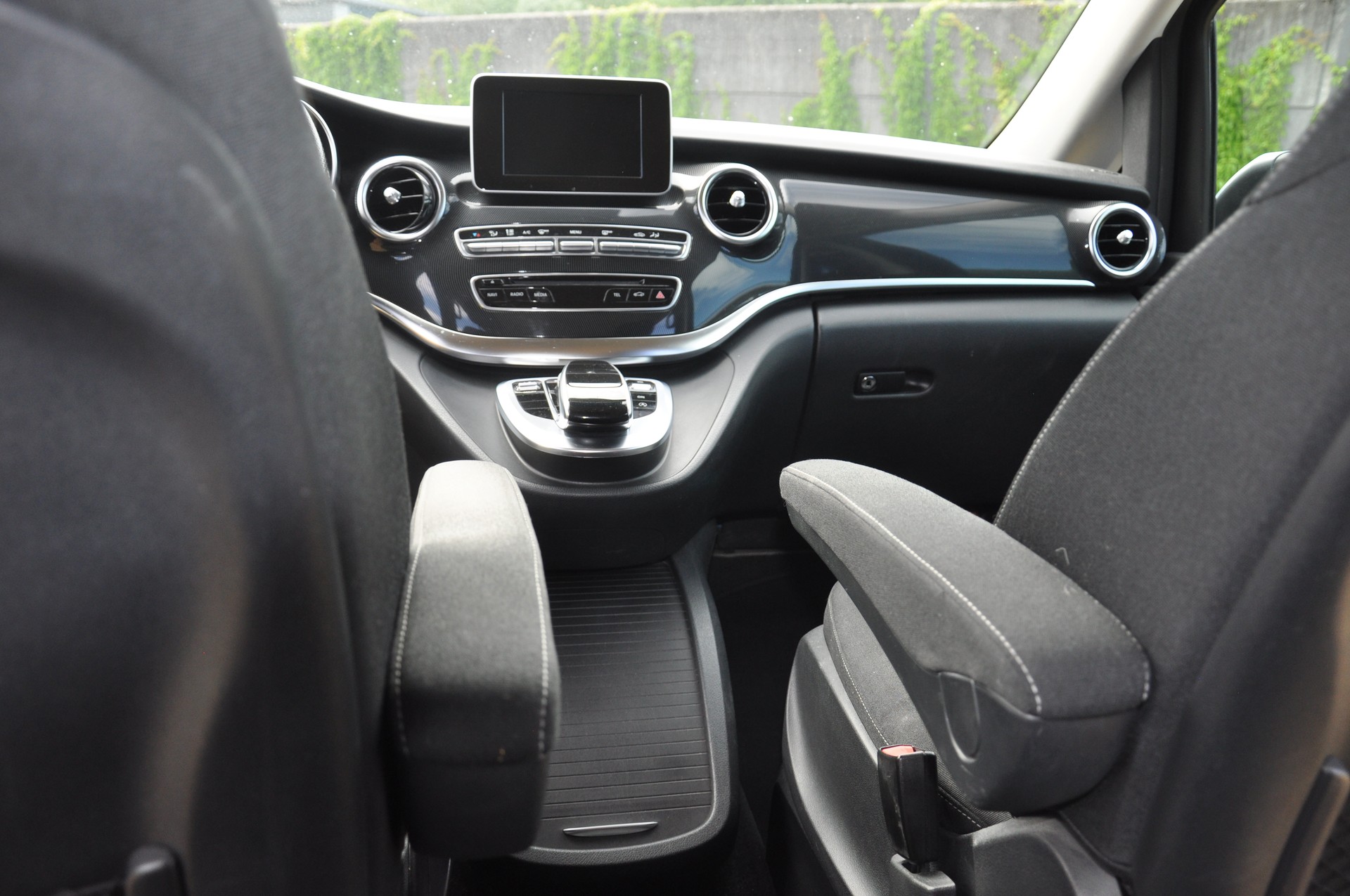 MERCEDES-BENZ V- Class 250 BT Lang-image-5