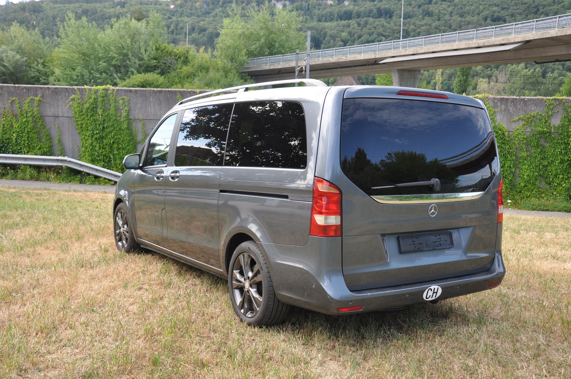 MERCEDES-BENZ V- Class 250 BT Lang-image-8