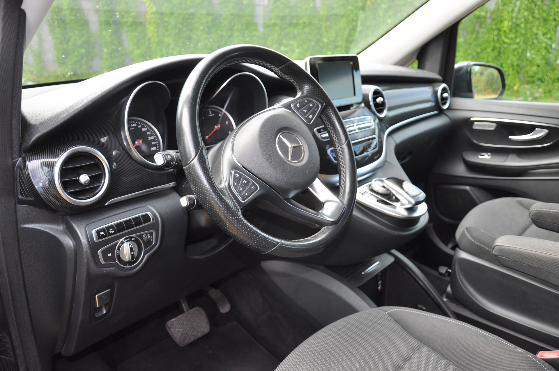 MERCEDES-BENZ V- Class 250 BT Lang-image-1