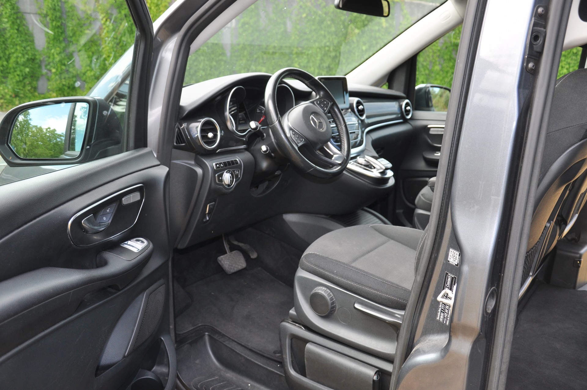 MERCEDES-BENZ V- Class 250 BT Lang-image-11