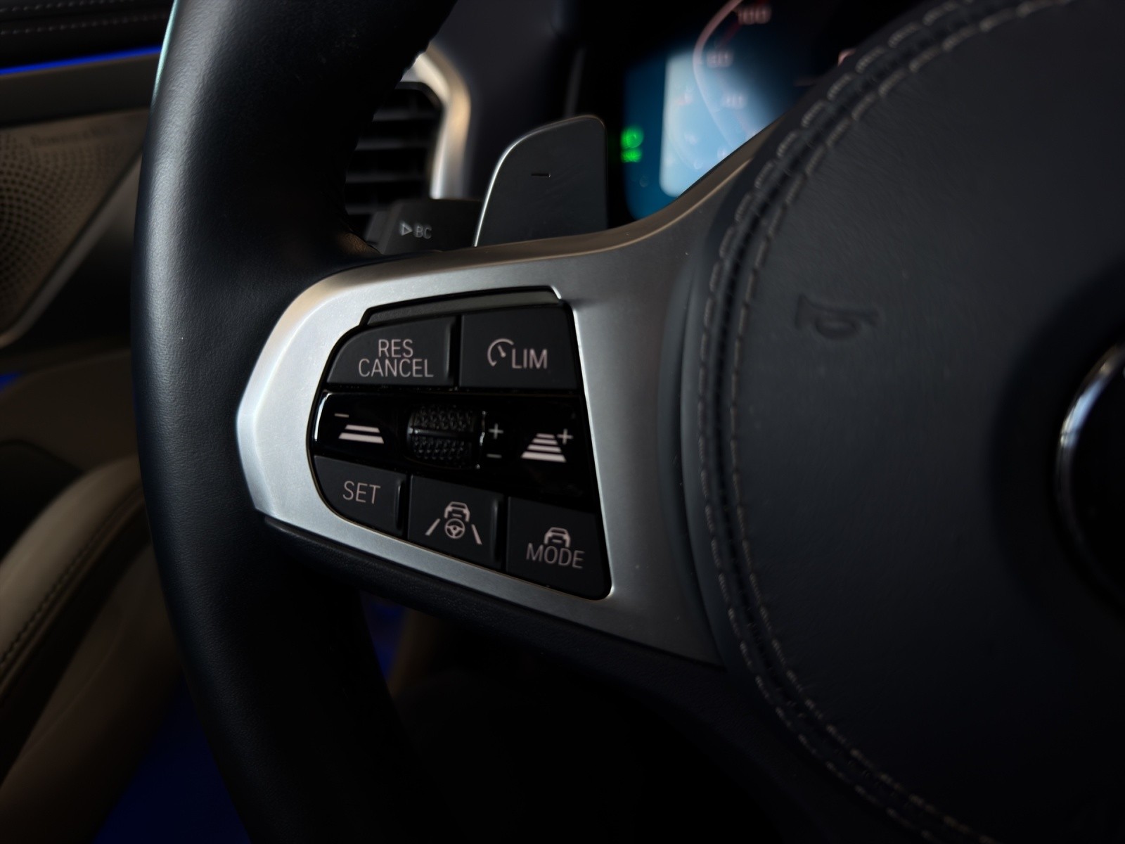 BMW M850i xDrive Grand Coupé Steptronic-image-25