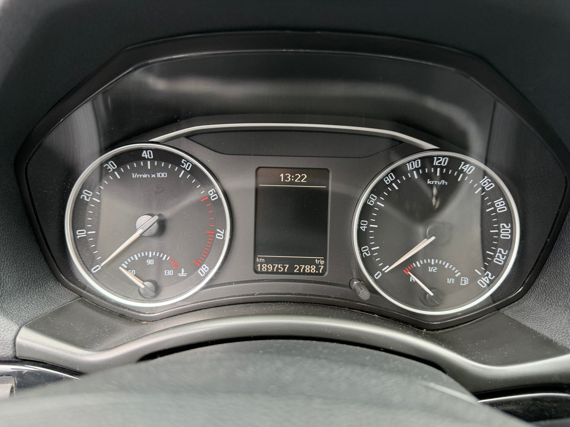 SKODA Octavia Combi 1.8 TSI Laurin & Klement 4x4 Garantie möglich-showroom-element-2