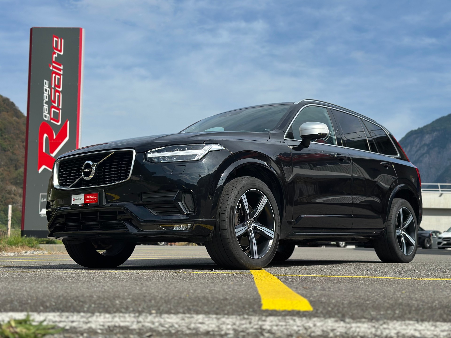 VOLVO XC90 D5 AWD R-Design Geartronic-showroom-element-1