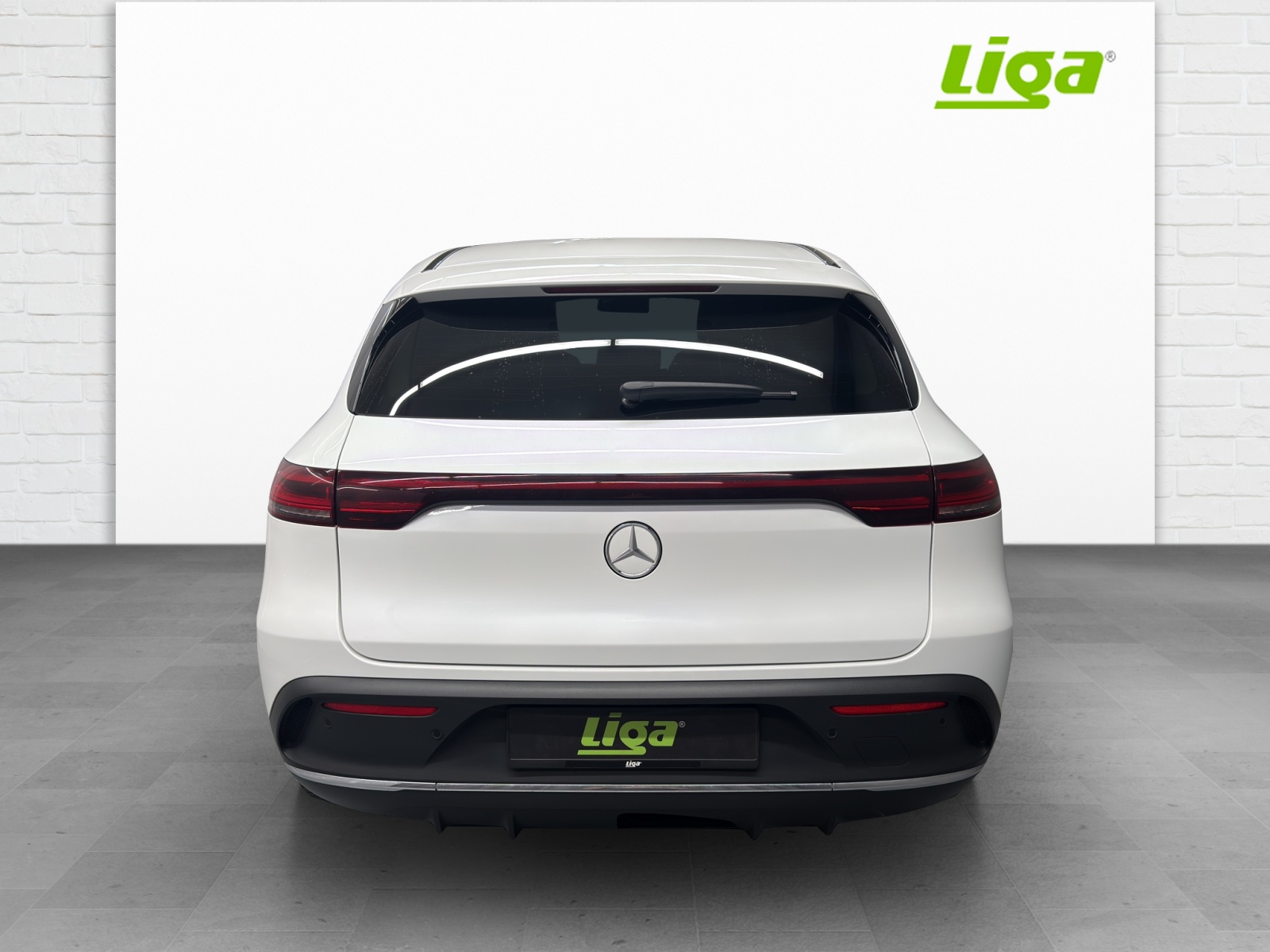 MERCEDES-BENZ EQC 400 AMG Line 4Matic-image-4