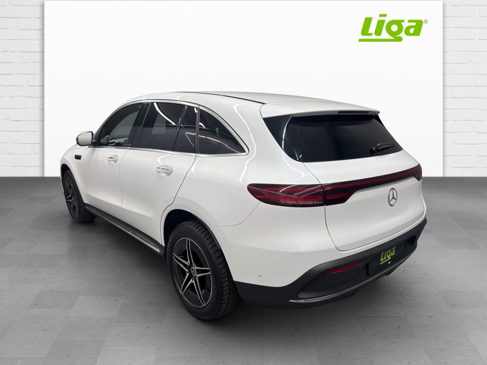 MERCEDES-BENZ EQC 400 AMG Line 4Matic-showroom-element-3