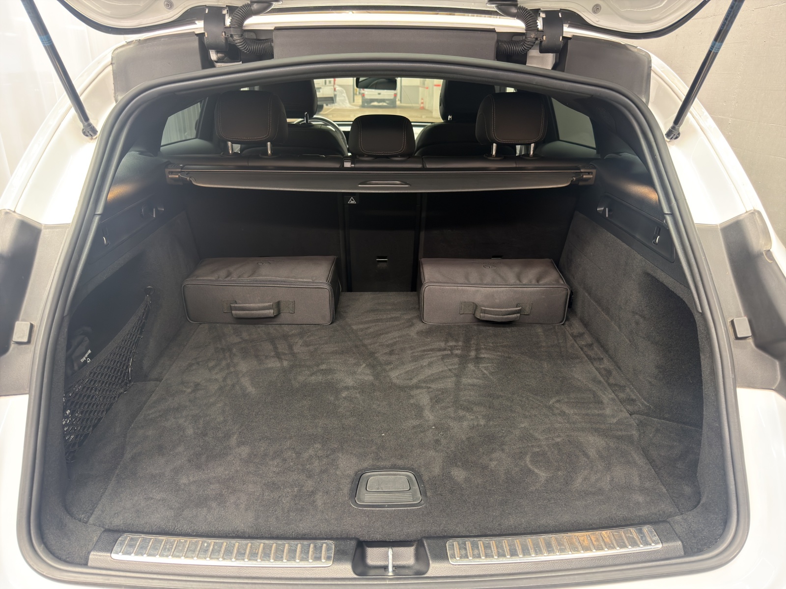 MERCEDES-BENZ EQC 400 AMG Line 4Matic-image-10