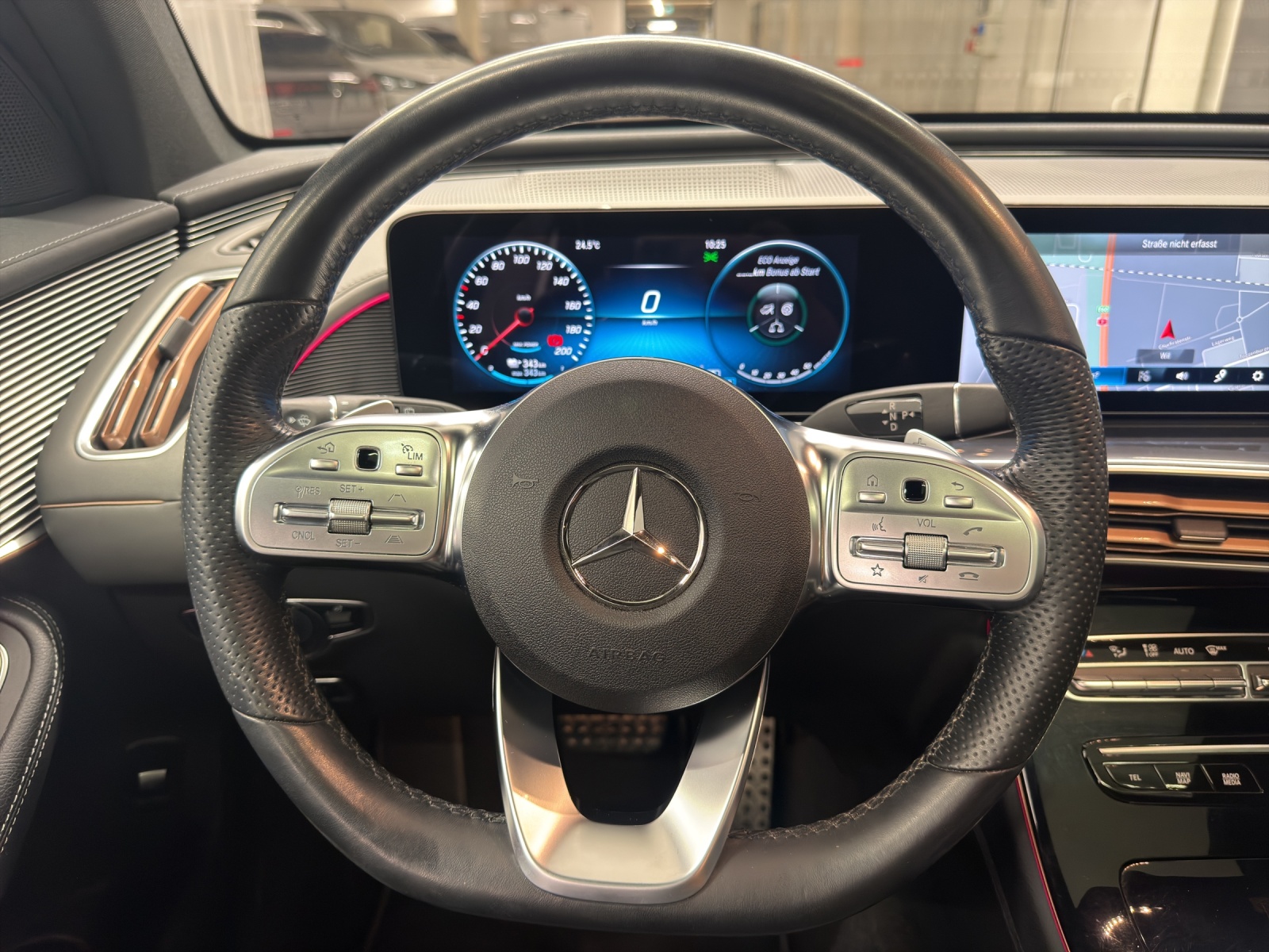 MERCEDES-BENZ EQC 400 AMG Line 4Matic-image-13