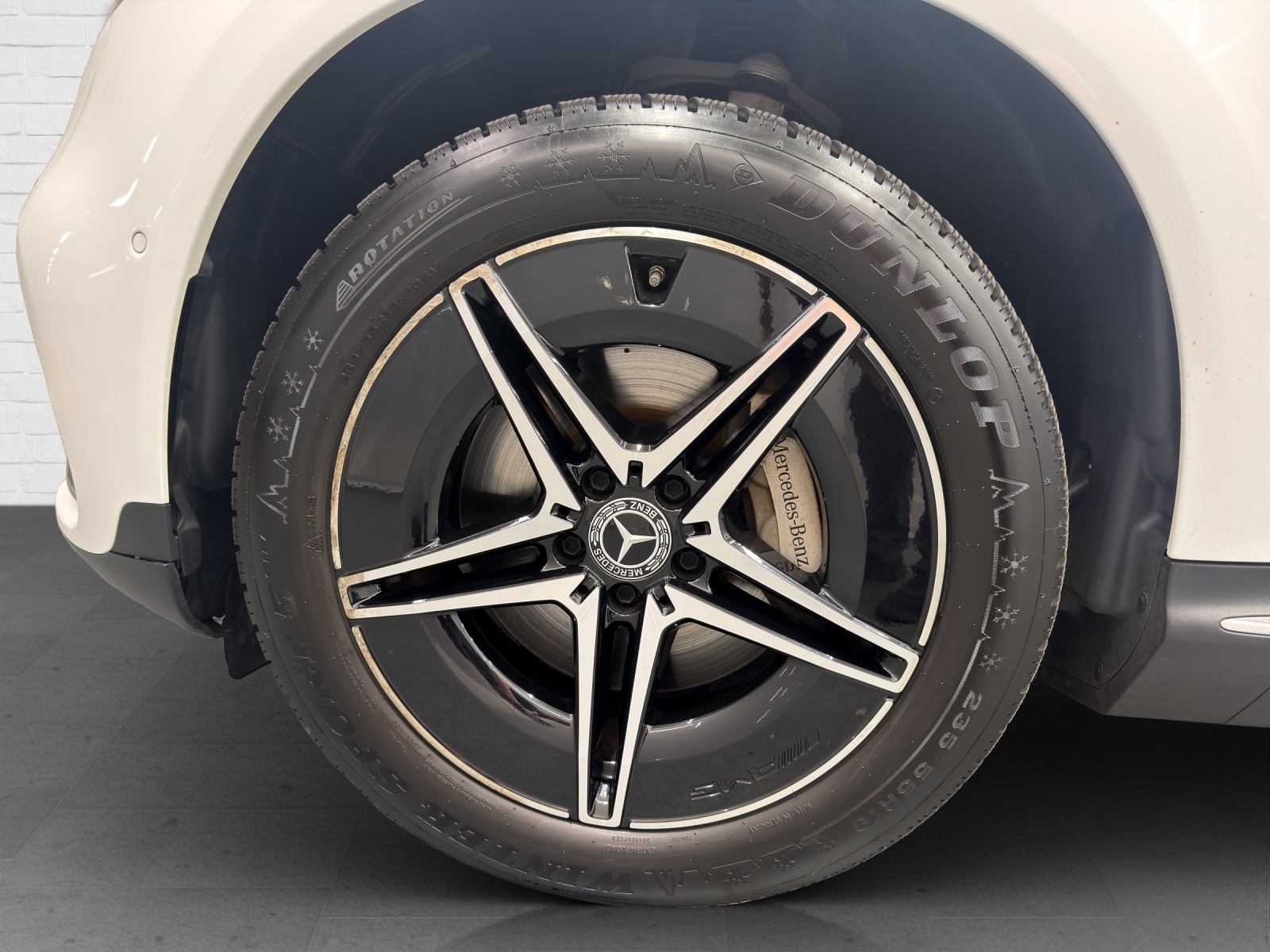 MERCEDES-BENZ EQC 400 AMG Line 4Matic-image-5