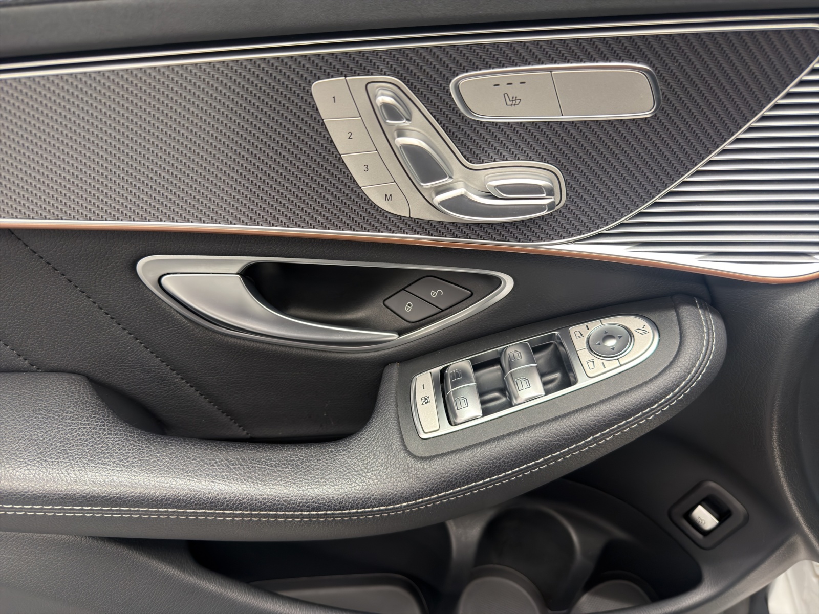 MERCEDES-BENZ EQC 400 AMG Line 4Matic-image-12