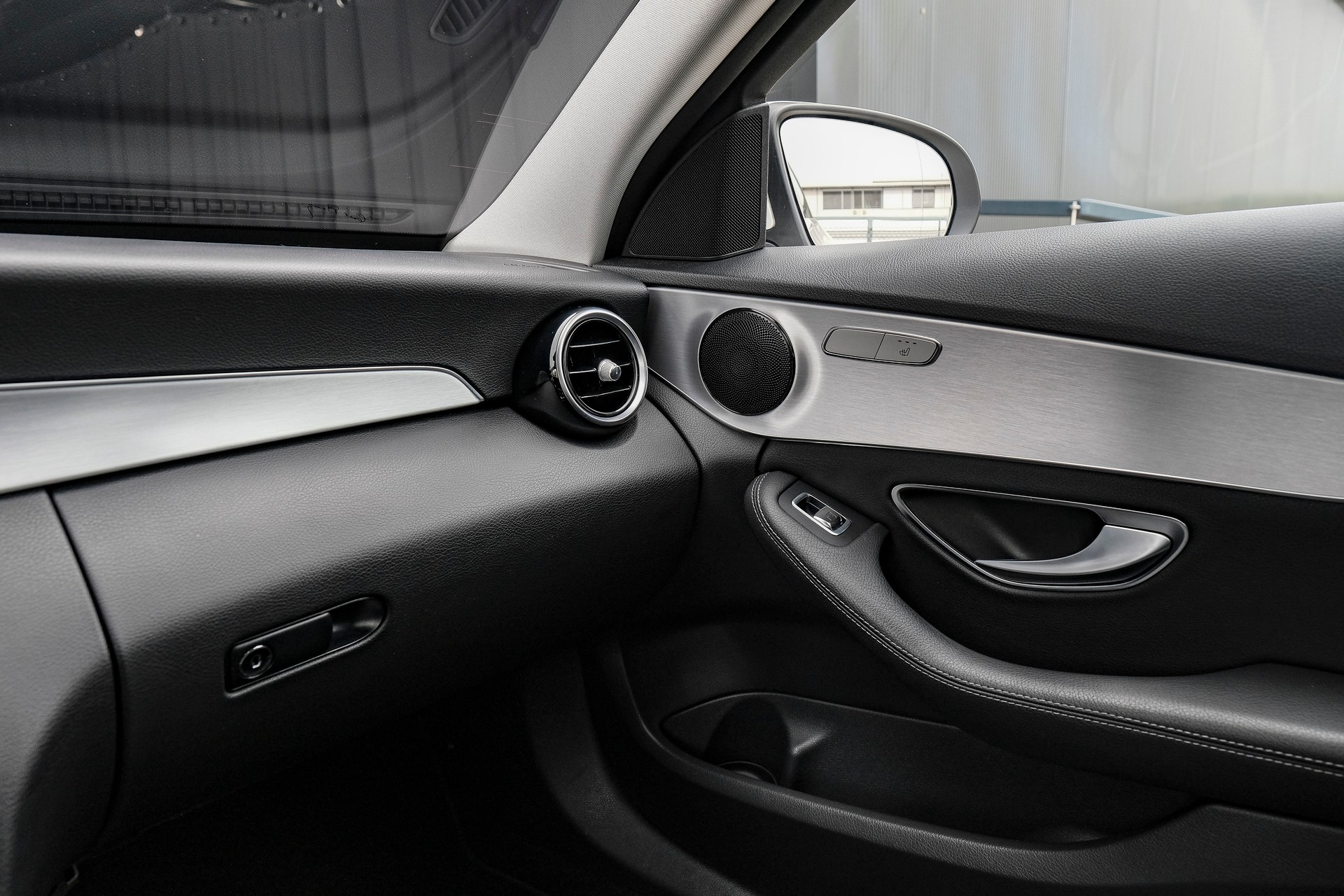 MERCEDES-BENZ C 180 Avantgarde-image-22