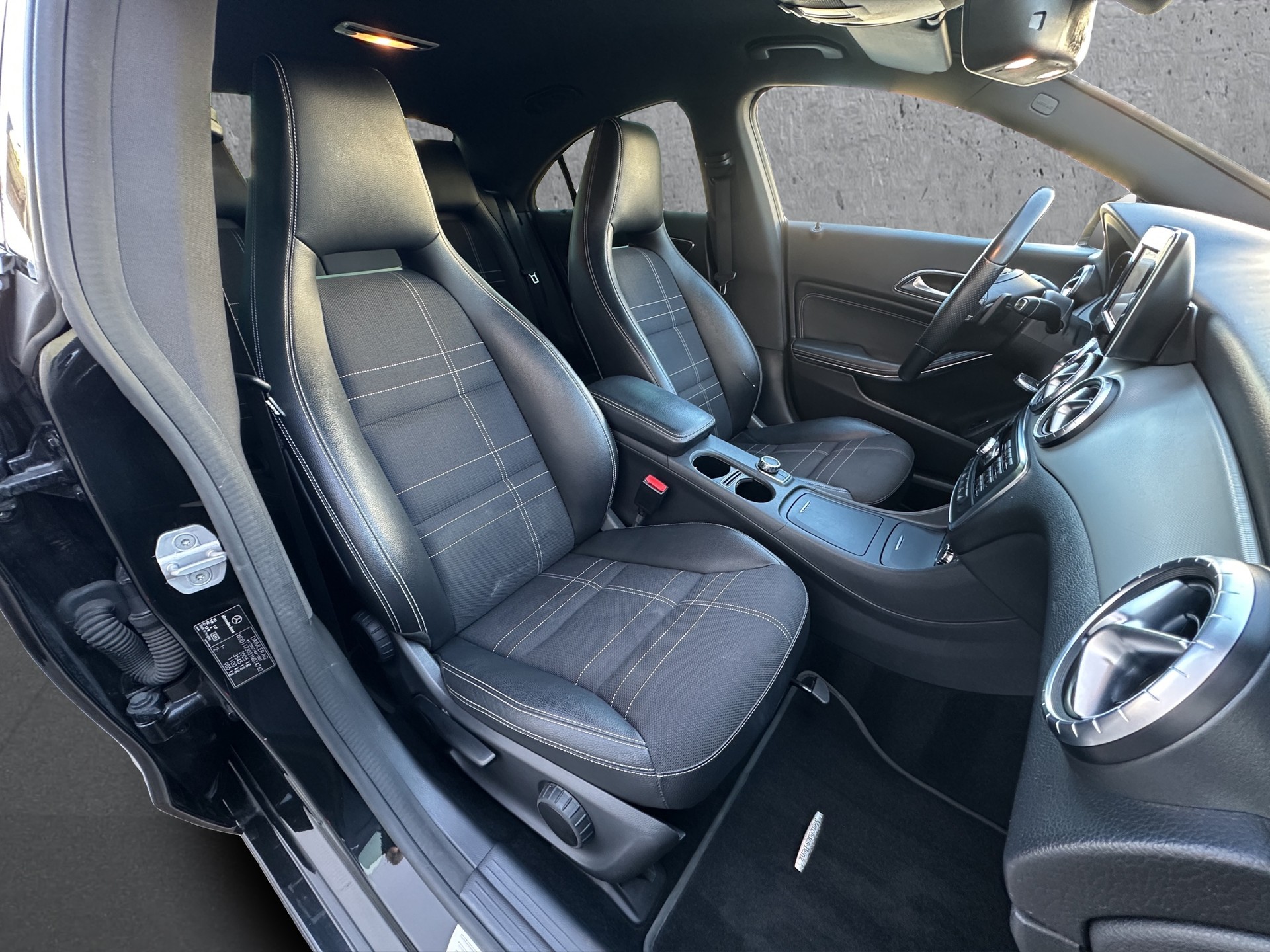MERCEDES-BENZ CLA 220 CDI Urban-image-12