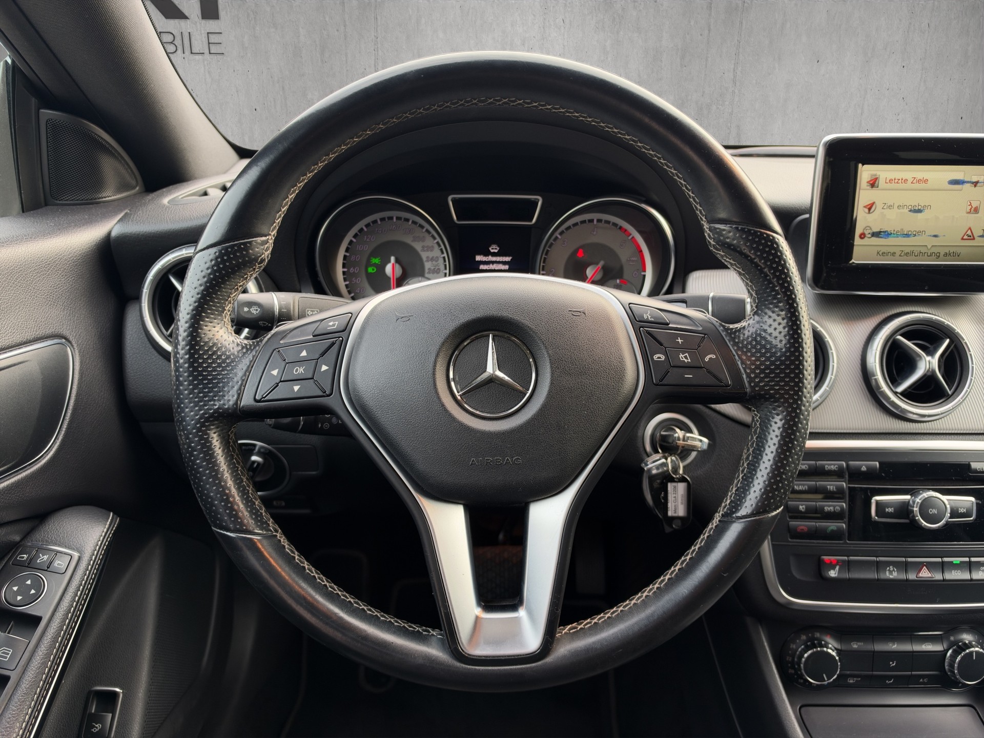 MERCEDES-BENZ CLA 220 CDI Urban *FIXPREIS*-image-13