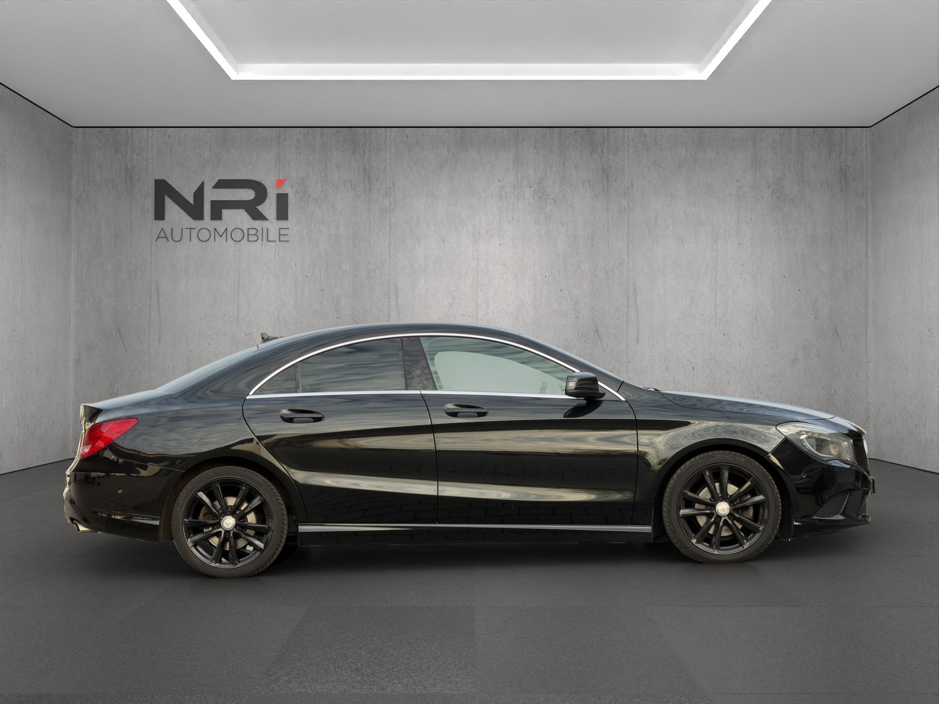 MERCEDES-BENZ CLA 220 CDI Urban *FIXPREIS*-showroom-element-3
