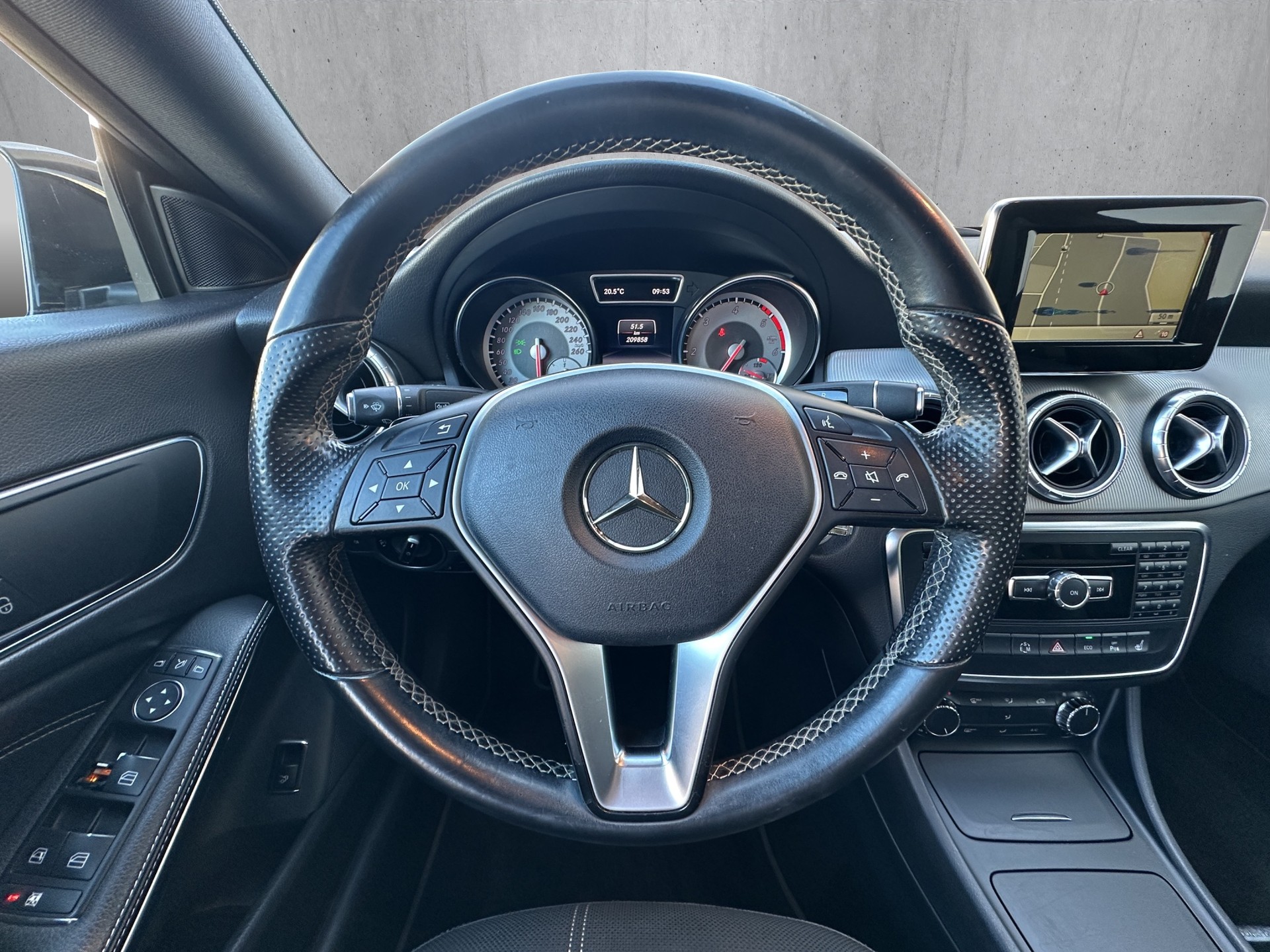 MERCEDES-BENZ CLA 220 CDI Urban-image-13