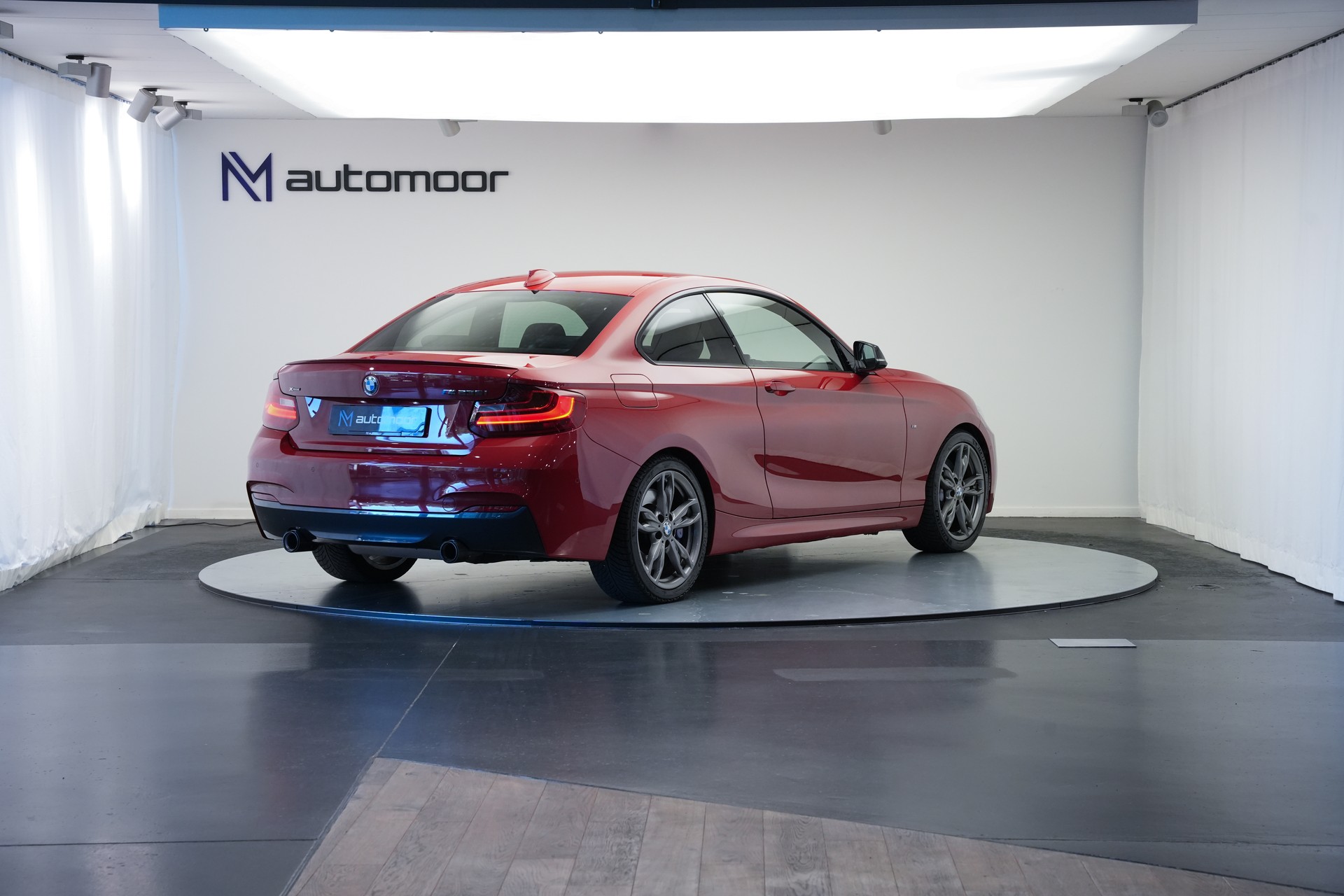 BMW M235i xDrive Steptronic *Carbon* *CH-Fahrzeug*-image-4