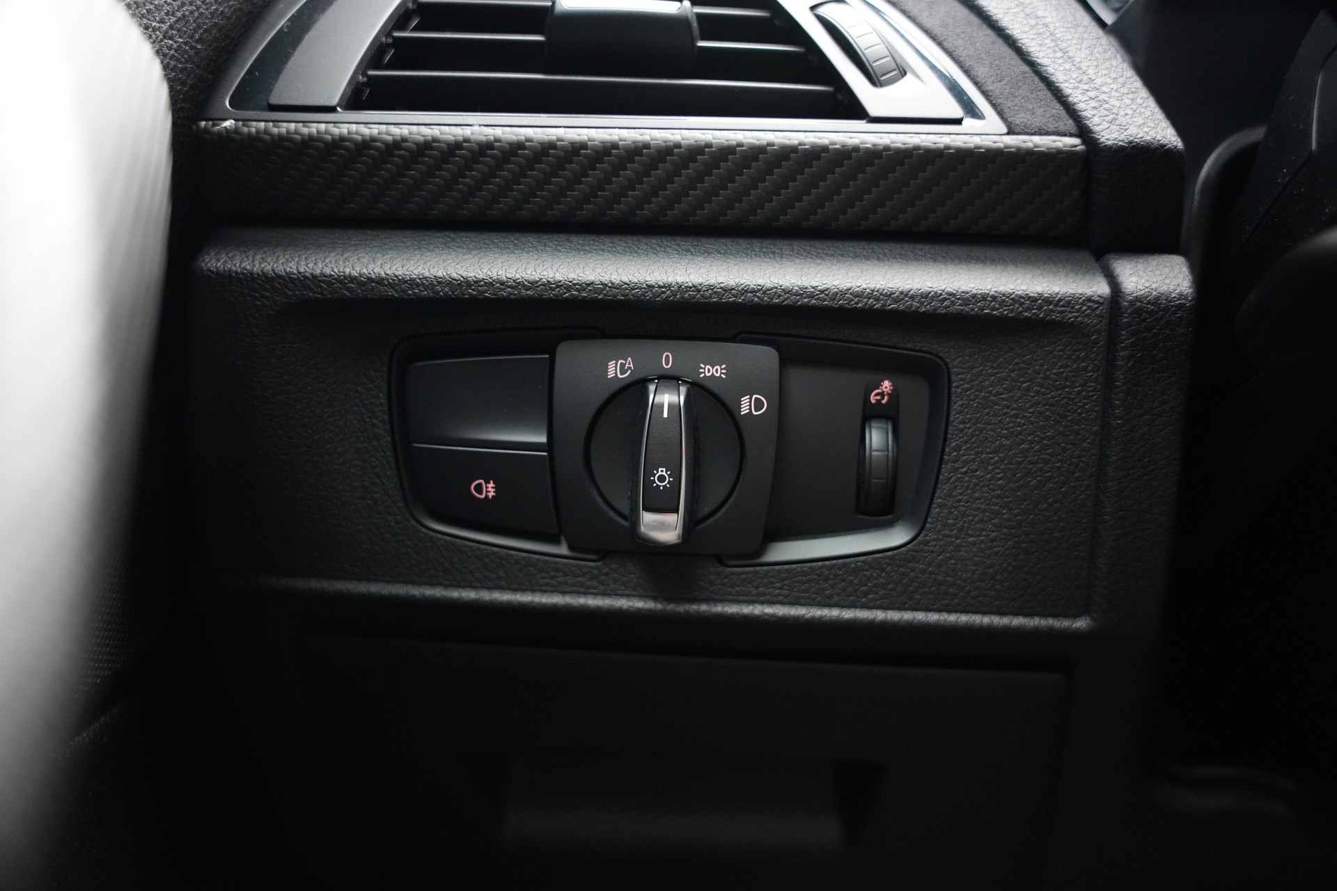 BMW M235i xDrive Steptronic *Carbon* *CH-Fahrzeug*-image-25