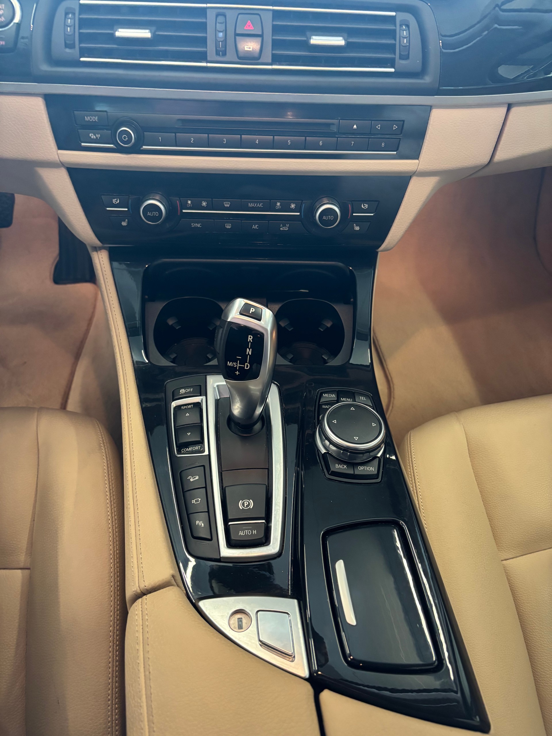 BMW 528i Touring xDrive Luxury Line Steptronic-image-11
