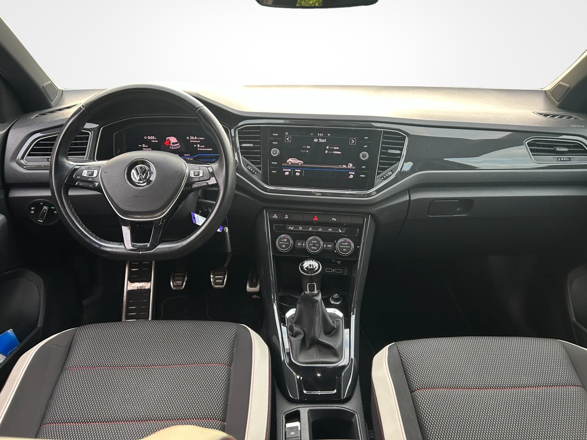 VW T-Roc 1.5 TSI EVO Sport-image-5