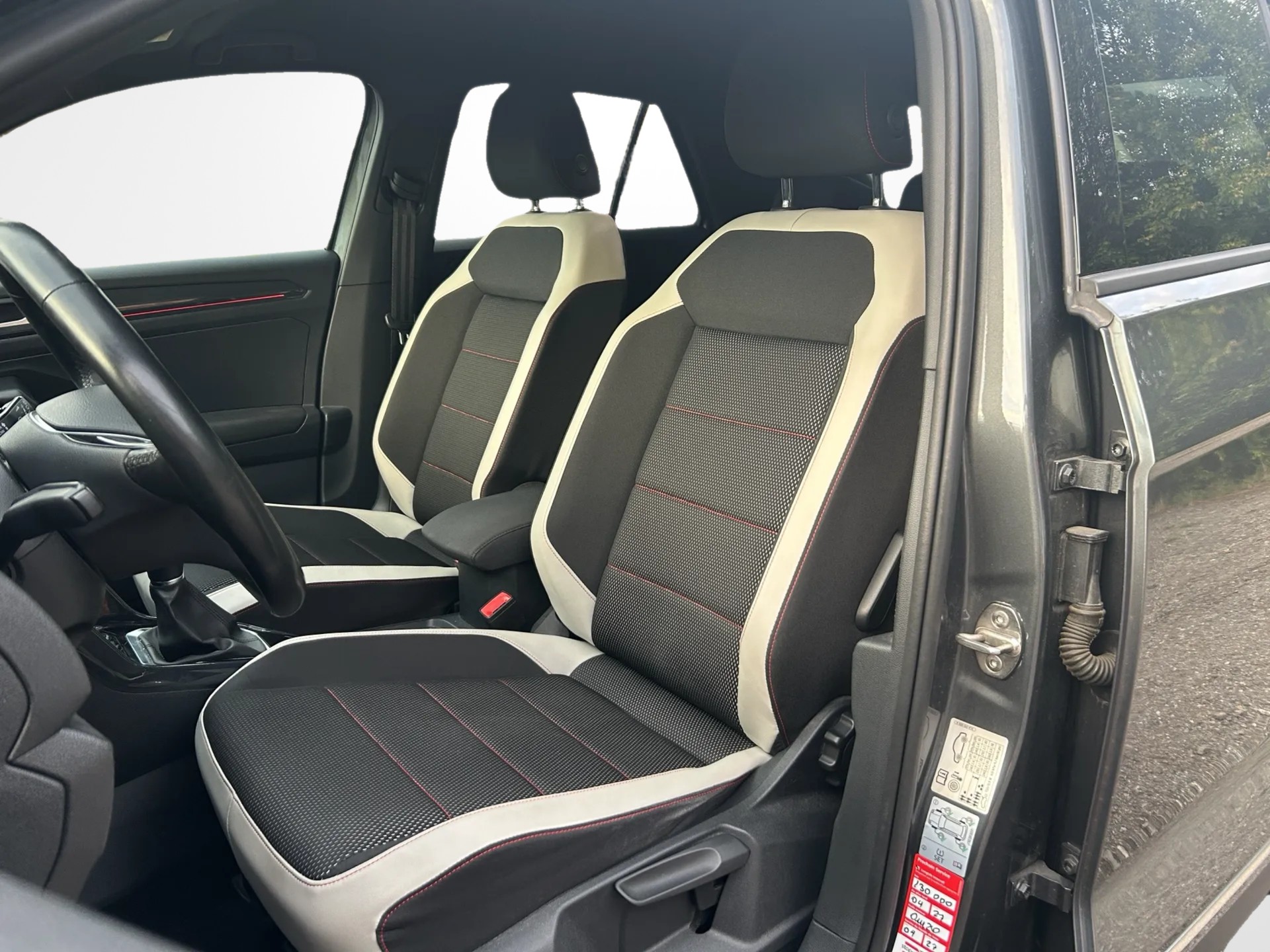 VW T-Roc 1.5 TSI EVO Sport-image-4