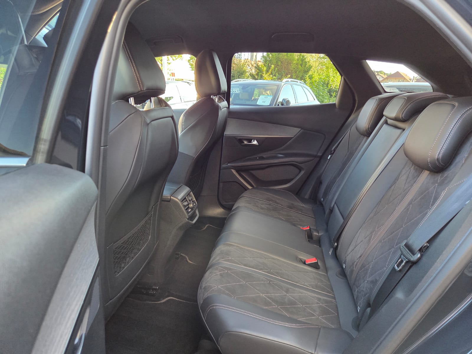 PEUGEOT 3008 2.0 BlueHDi GT EAT-image-12