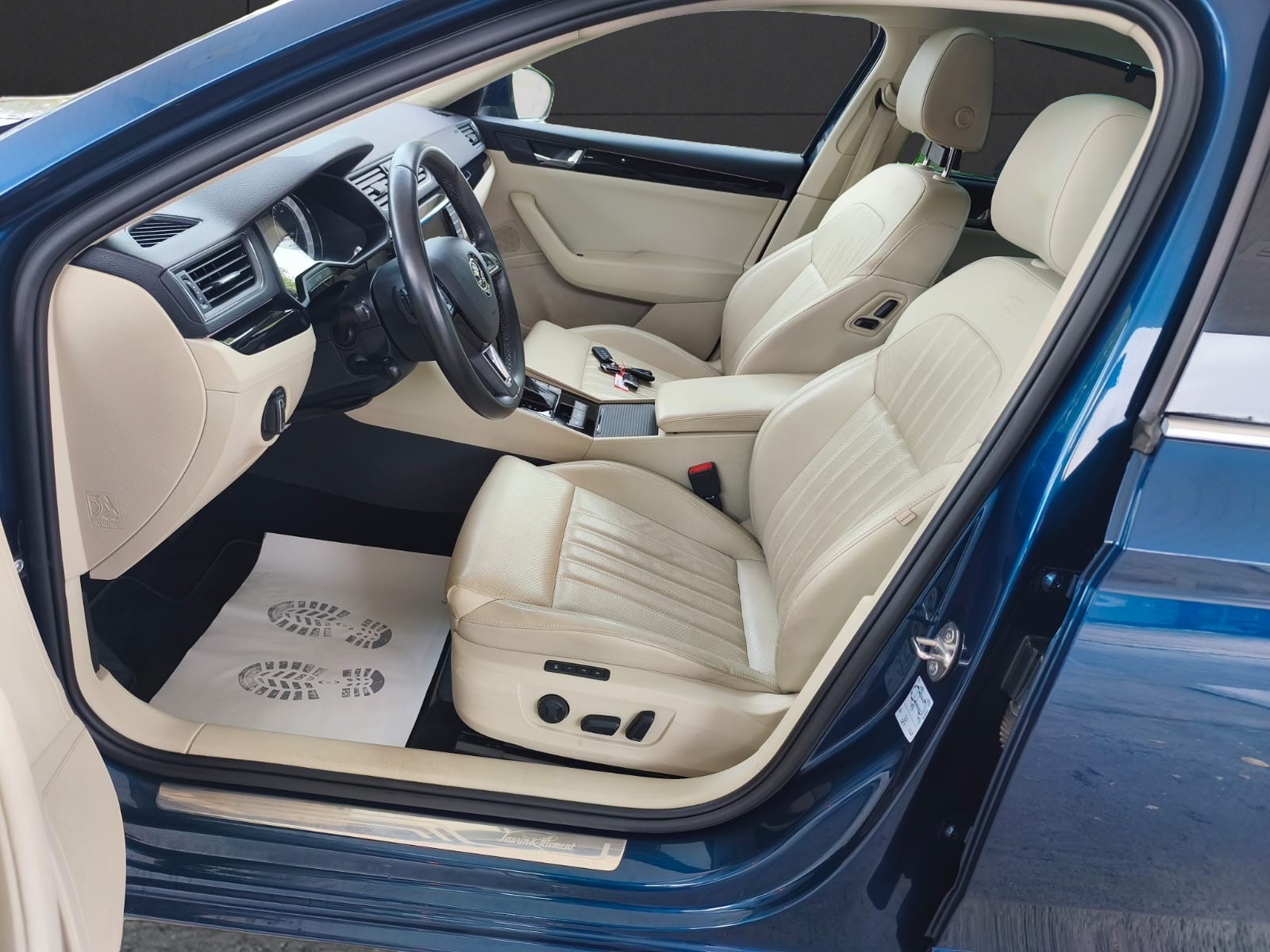 SKODA Superb 2.0TSI L&K 4x4 DSG-image-12