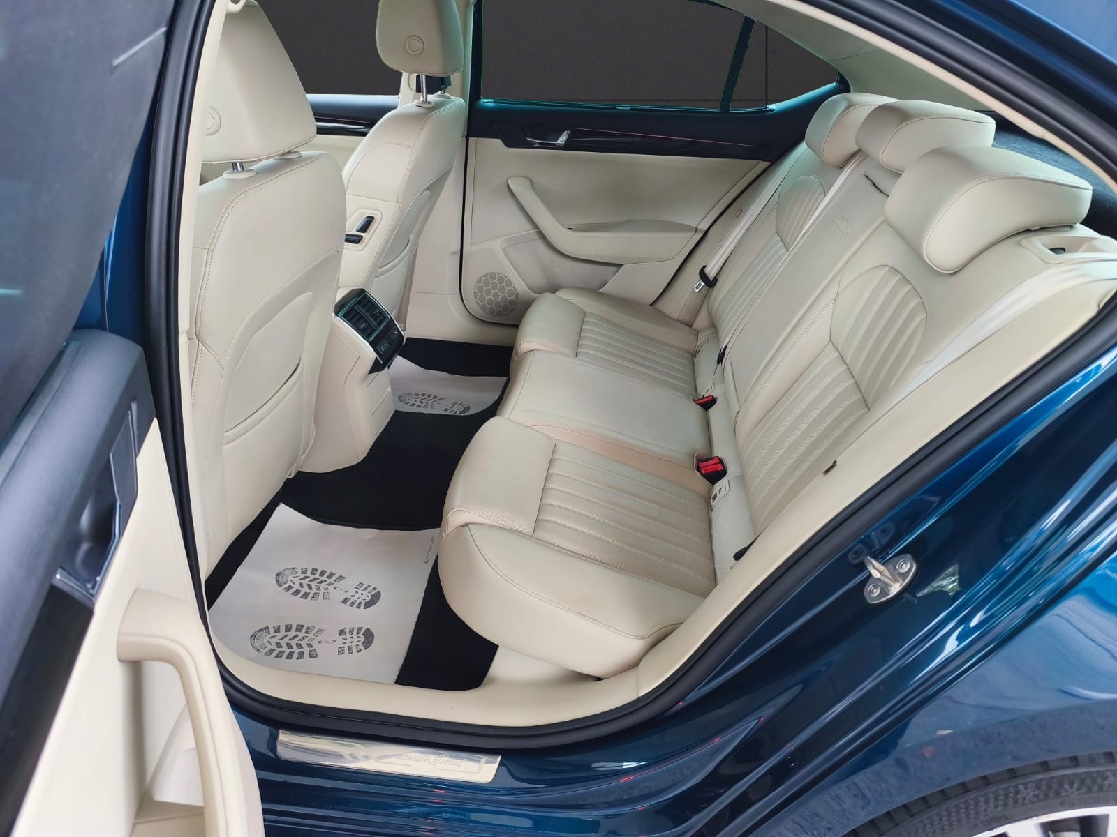 SKODA Superb 2.0TSI L&K 4x4 DSG-image-16