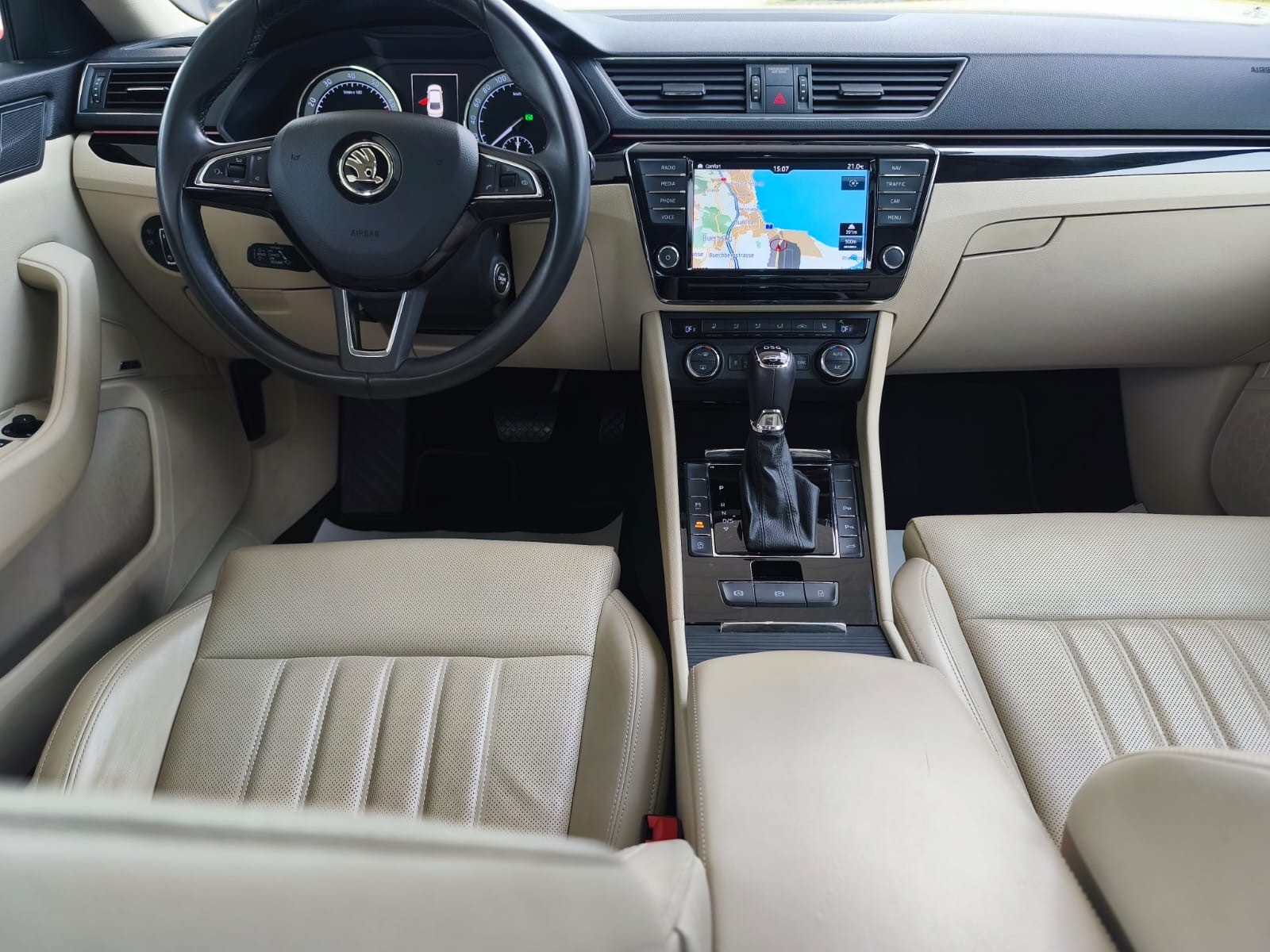 SKODA Superb 2.0TSI L&K 4x4 DSG-image-9