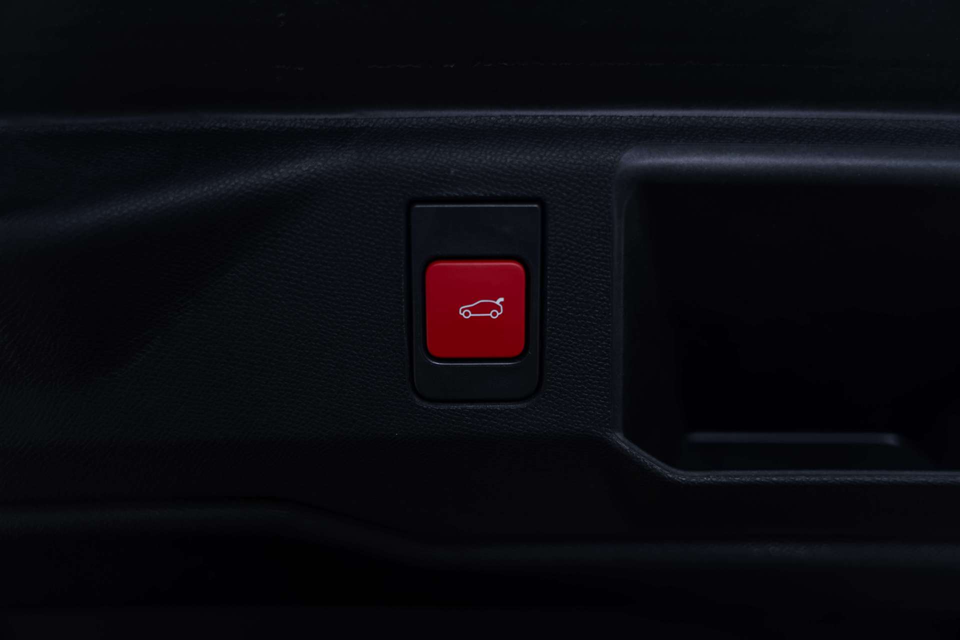 PEUGEOT 5008 145 Hybrid GT 7-Plätzer e-DCS-Automat-image-5