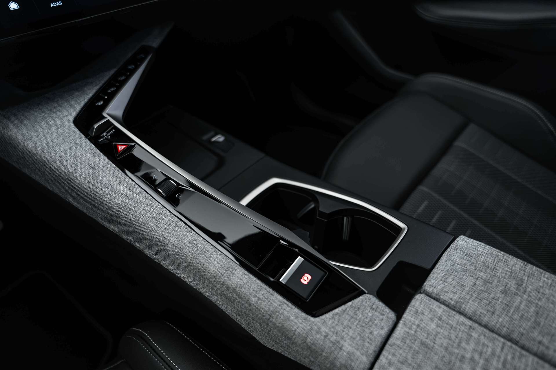 PEUGEOT 5008 145 Hybrid GT 7-Plätzer e-DCS-Automat-image-28