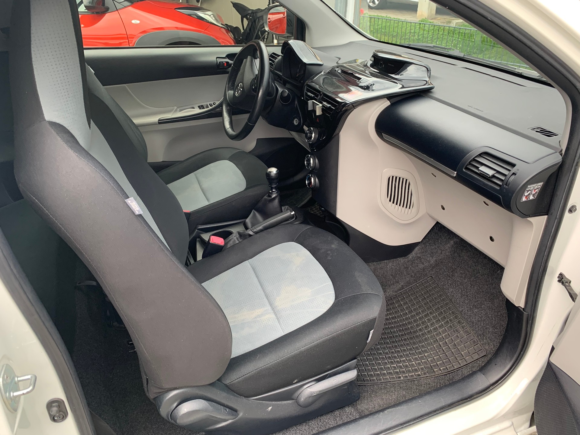 TOYOTA 1.0 VVT-i Linea Sol-image-4