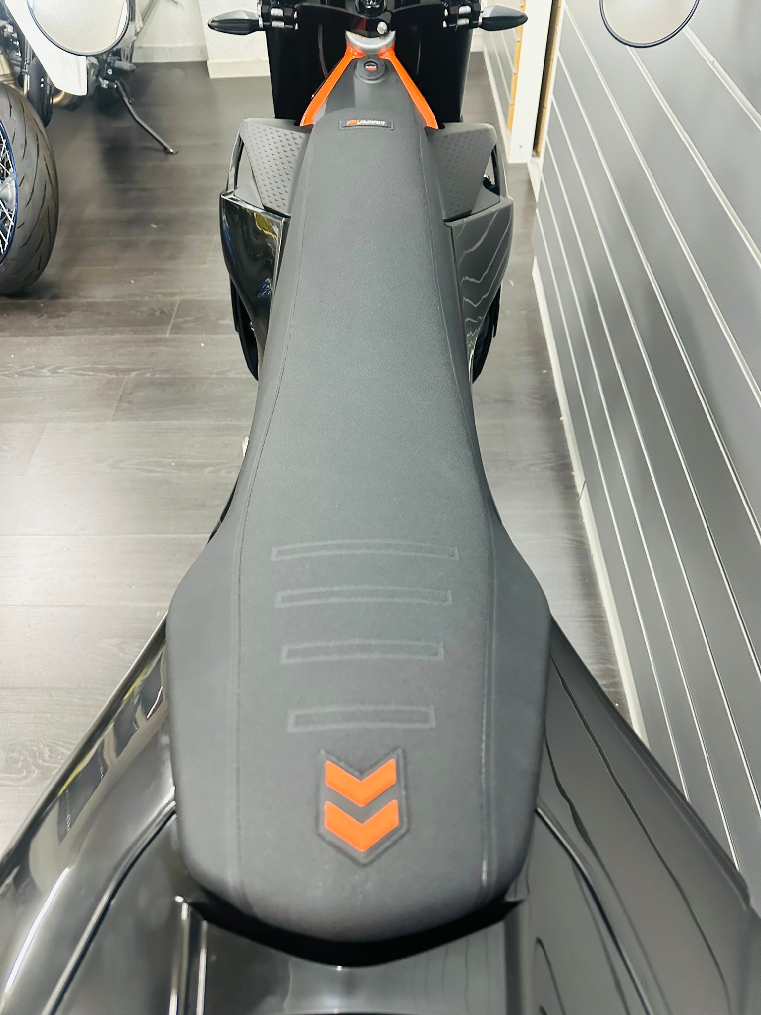 KTM 690 SMC R ABS (35 kW) MY 2026-image-6