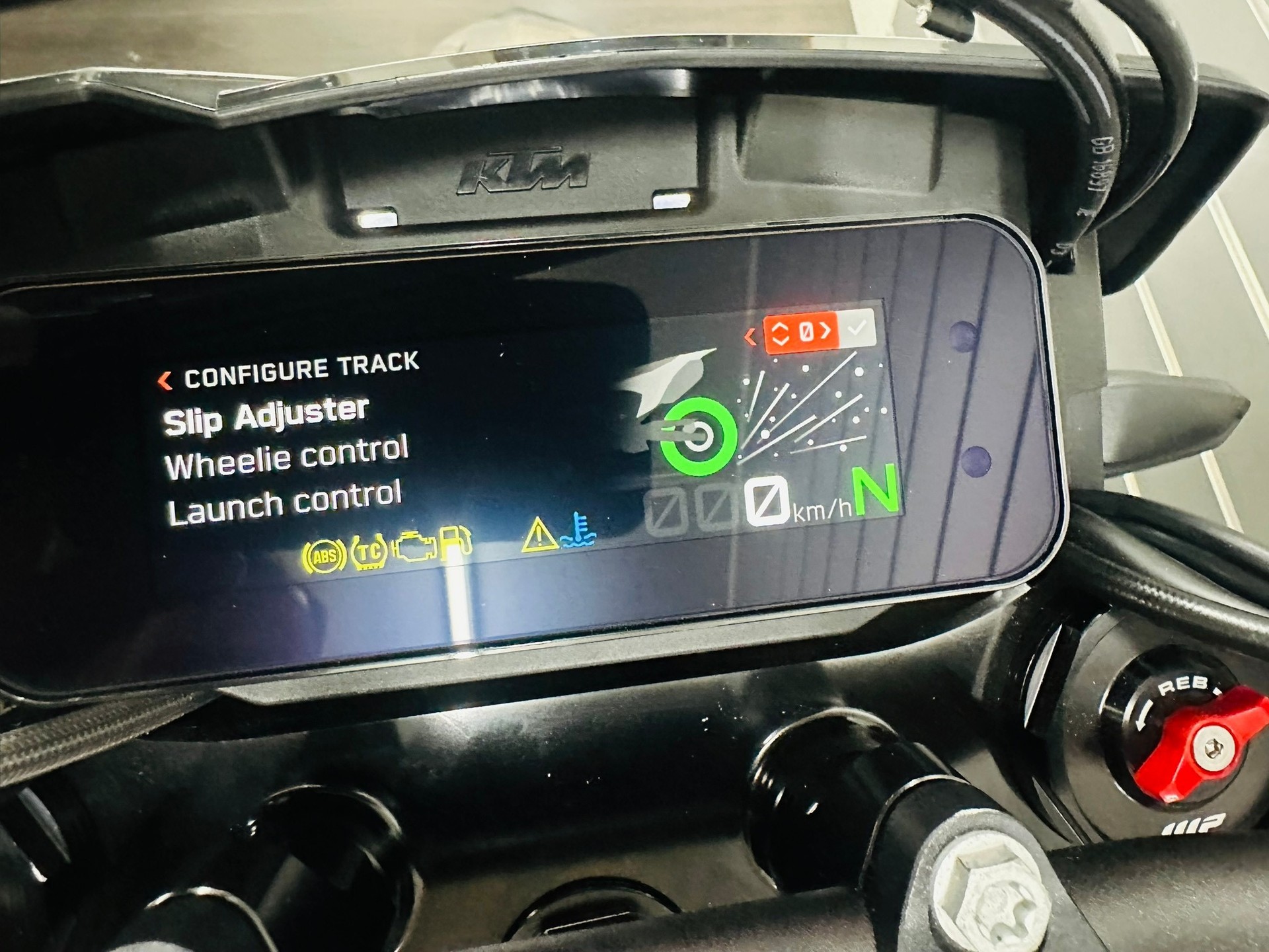 KTM 690 SMC R ABS (35 kW) MY 2026-image-13