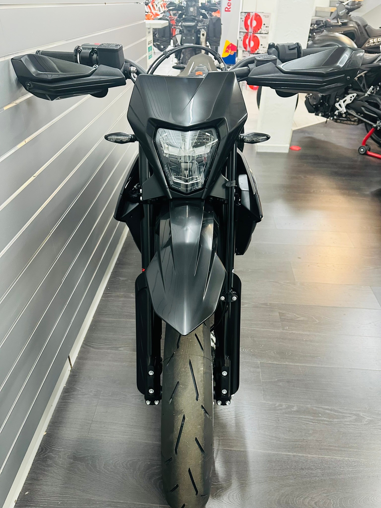KTM 690 SMC R ABS (35 kW) MY 2026-image-9