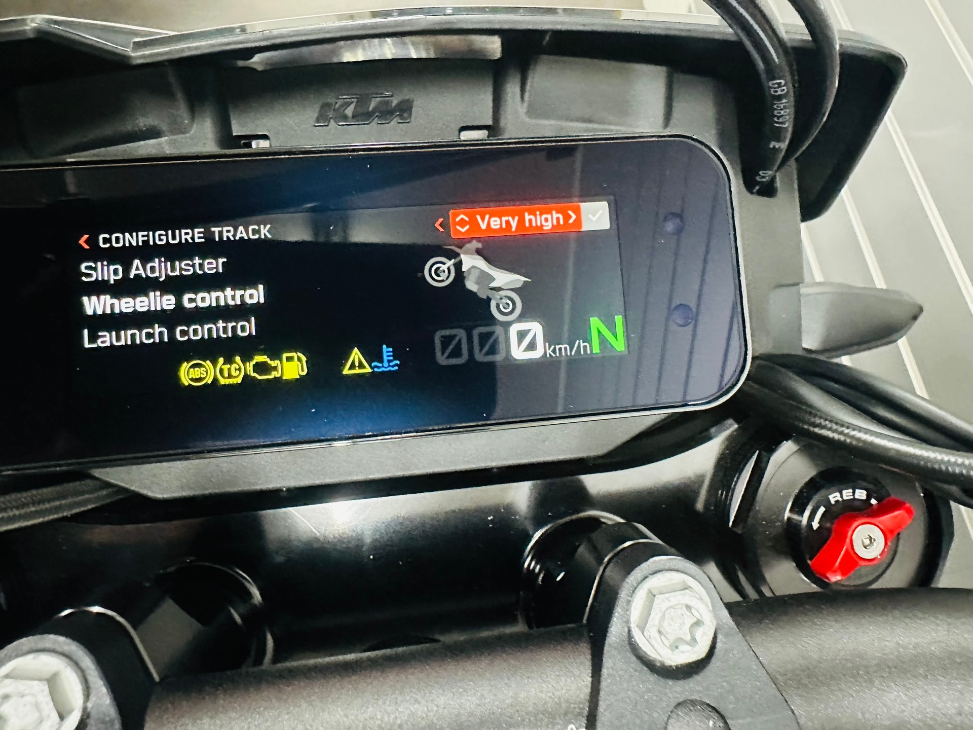 KTM 690 SMC R ABS (35 kW) MY 2026-image-12
