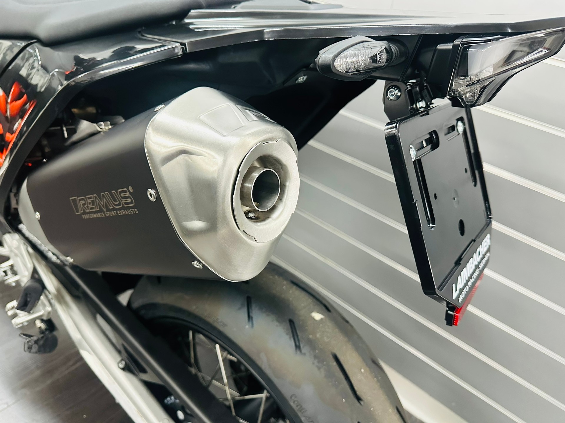 KTM 690 SMC R ABS (35 kW) MY 2026-image-2