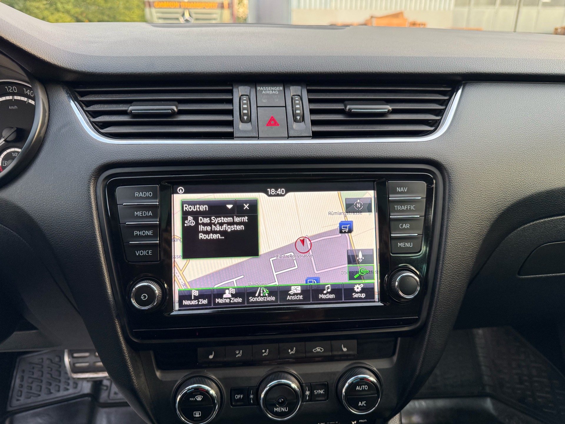 SKODA Octavia Combi 2.0 TDI RS Prag 4x4 DSG-image-24
