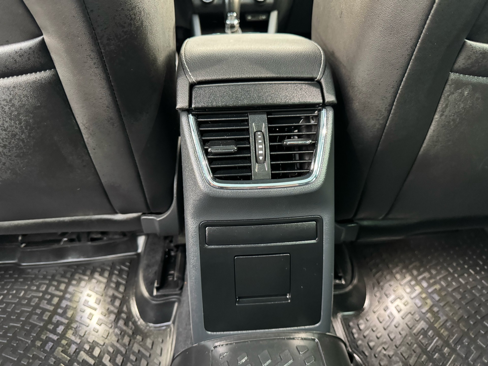 SKODA Octavia Combi 2.0 TDI RS Prag 4x4 DSG-image-17