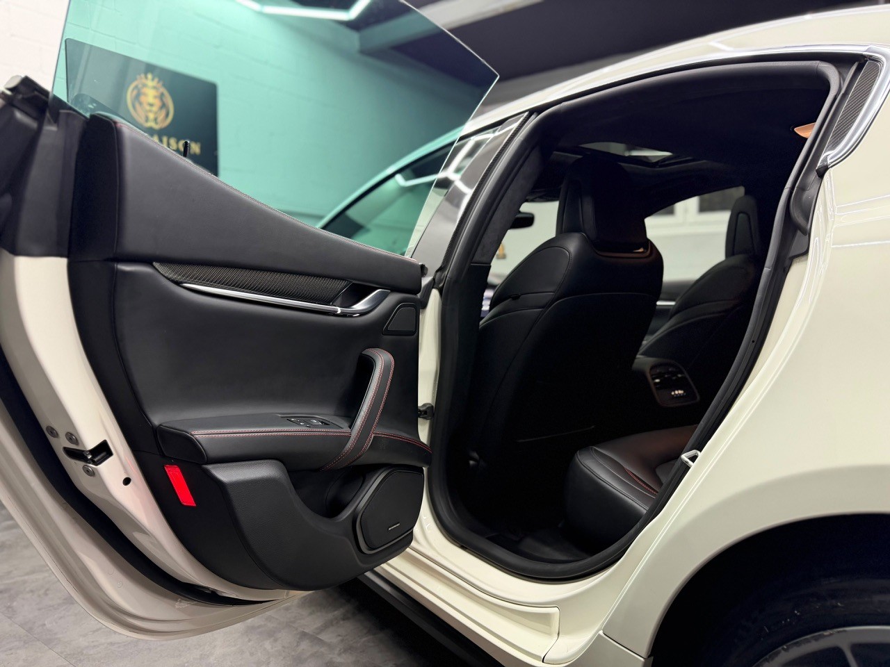 MASERATI Ghibli S Q4 3.0 V6 | Full Carbon Interieur & Exterieur | 360 Kamera | Harman/Kardon | Panoramadach-image-34