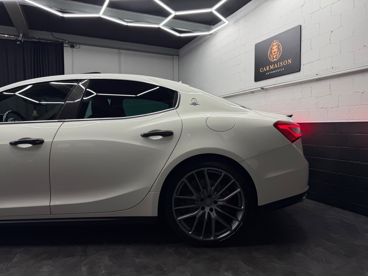 MASERATI Ghibli S Q4 3.0 V6 | Full Carbon Interieur & Exterieur | 360 Kamera | Harman/Kardon | Panoramadach-showroom-element-3